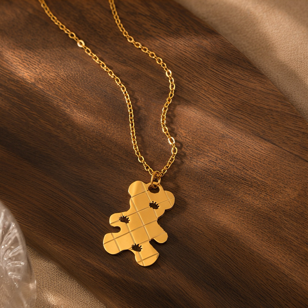 Checkered cut bear hollowed-out pendant, fine pendant, matte gold stainless steel neck accessory, simple and playful, a daily single-wear collarbone necklace for a girl