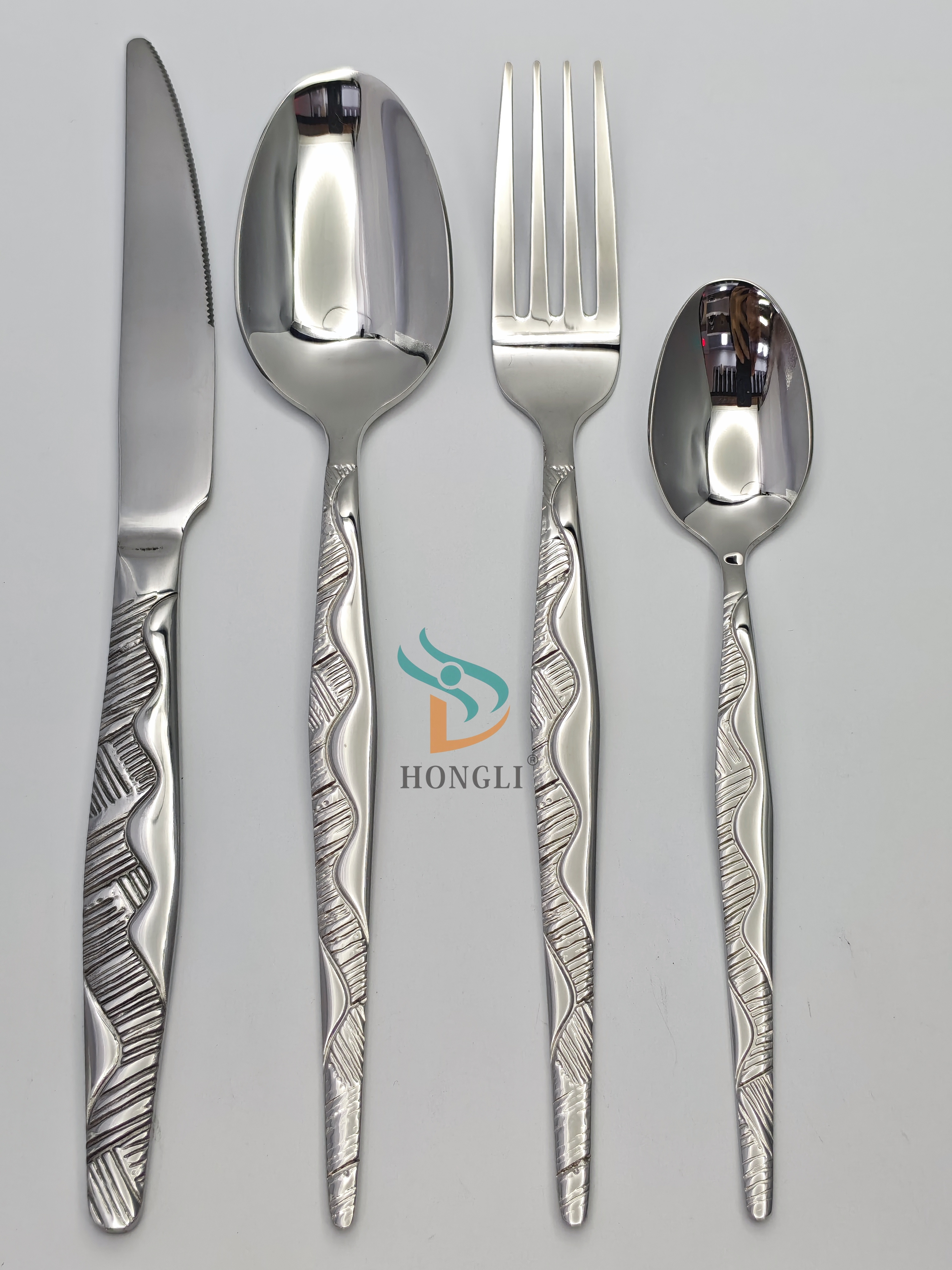 Silver stainless steel tableware set of 24 pieces, including knives, spoons and forks, black high-end gift box set of 4 main items Item Picture