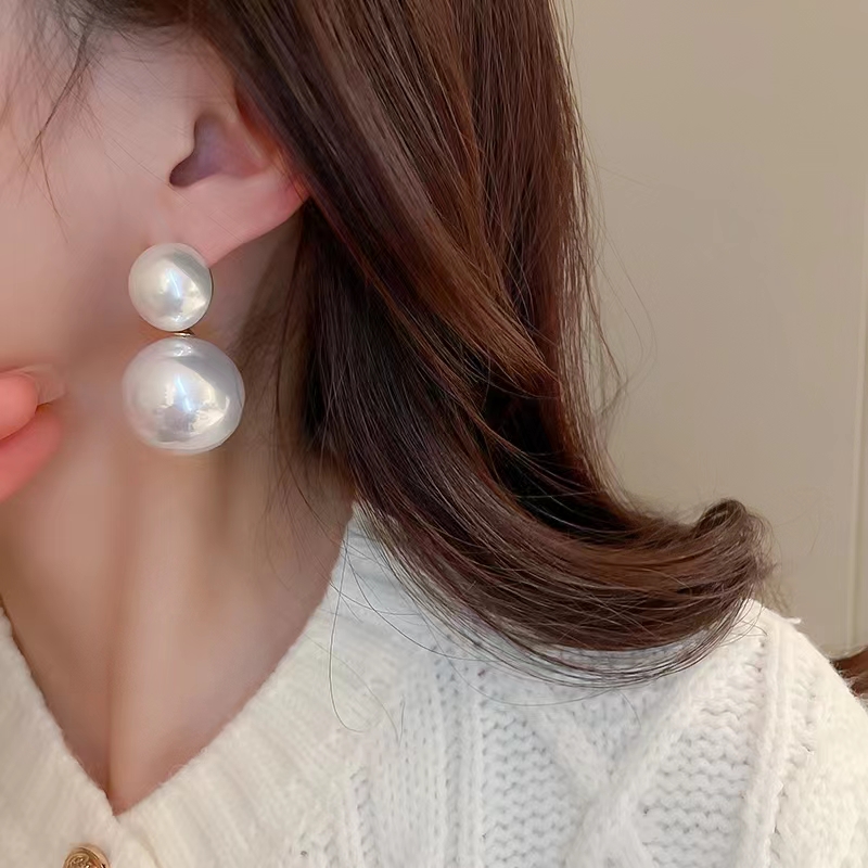 韩国东大门春季新款夸张复古大珍珠耳钉冷淡风气质女银针耳环批发韩国东大门春季新款夸张复古大珍珠耳钉冷淡风气质女银针耳环批发