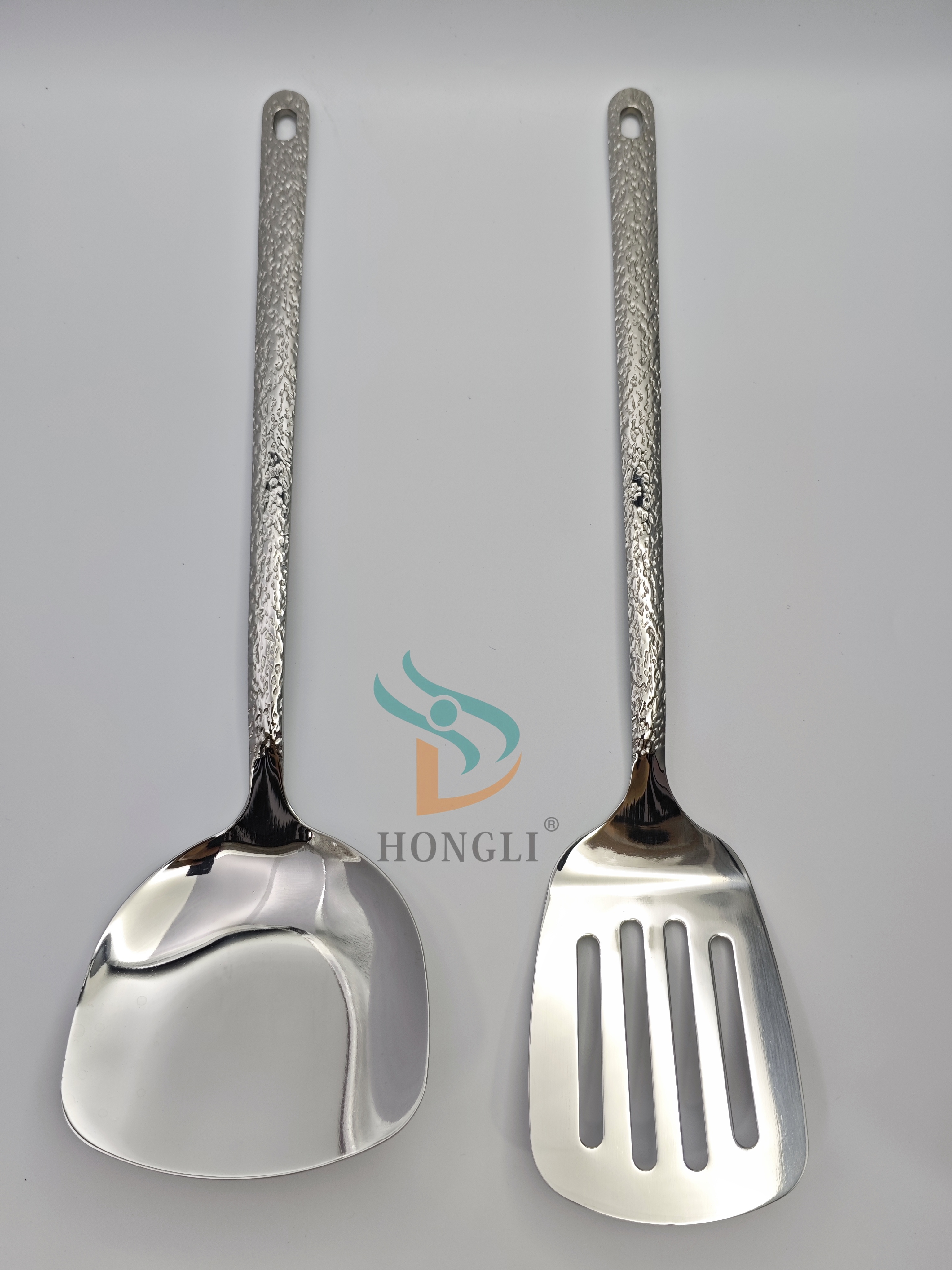 Silver hammer-patterned handle kitchenware set, suitable for camping and picnicking with stainless steel soup spoons and stir-frying spatulas Specification image