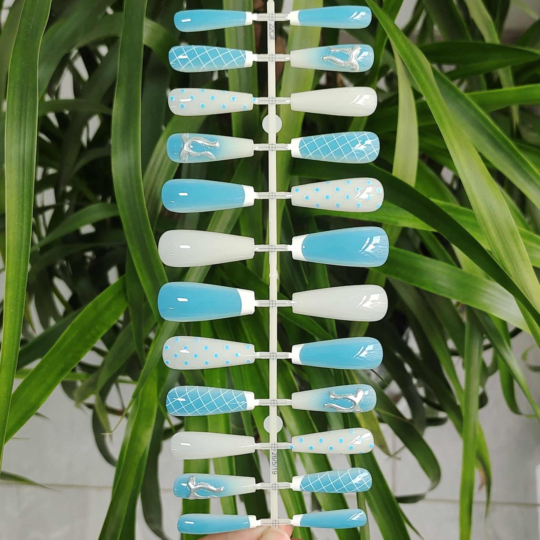 24片 芭蕾形 蓝色甲片 3D点胶工艺 银色蝴蝶结图案 穿戴甲可穿戴指甲贴片