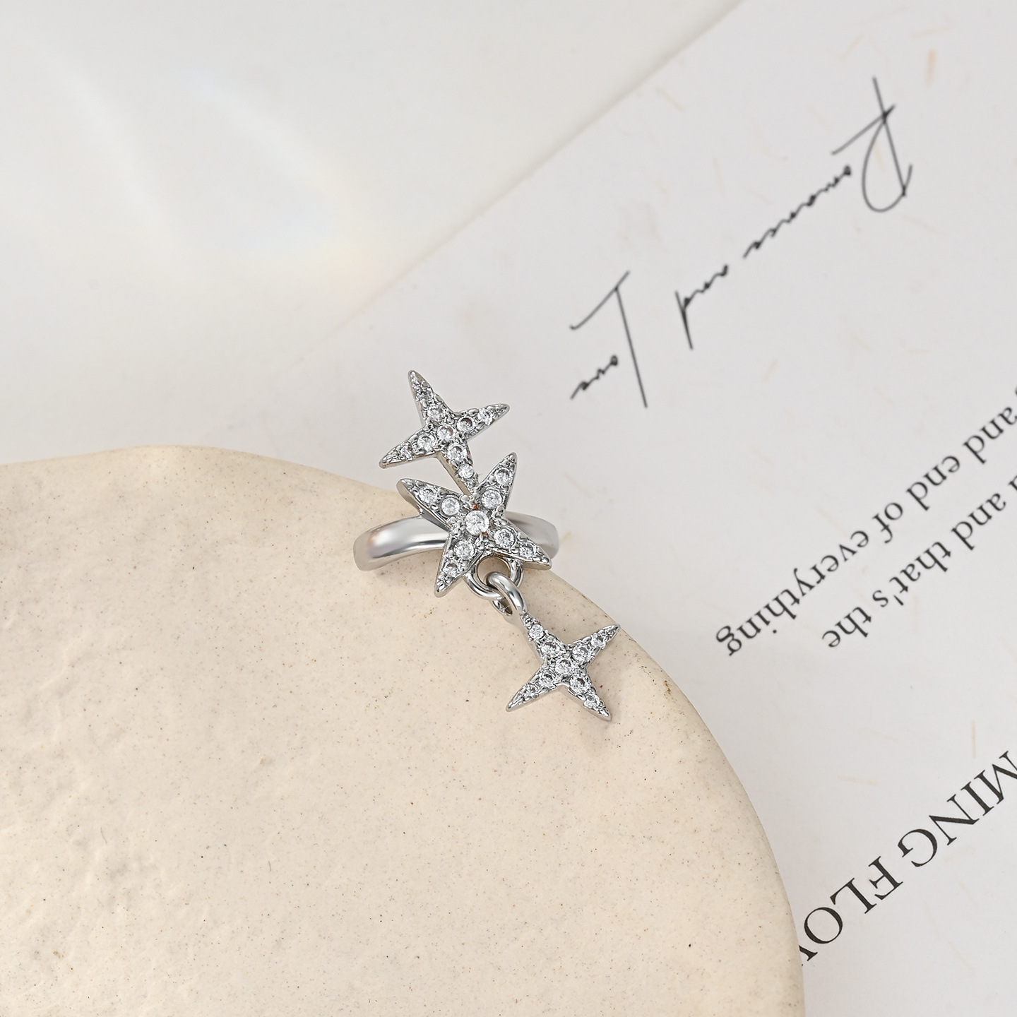 A high-end, fashionable and exaggerated four-pointed star diamond-encrusted versatile piece for daily wear Item Picture