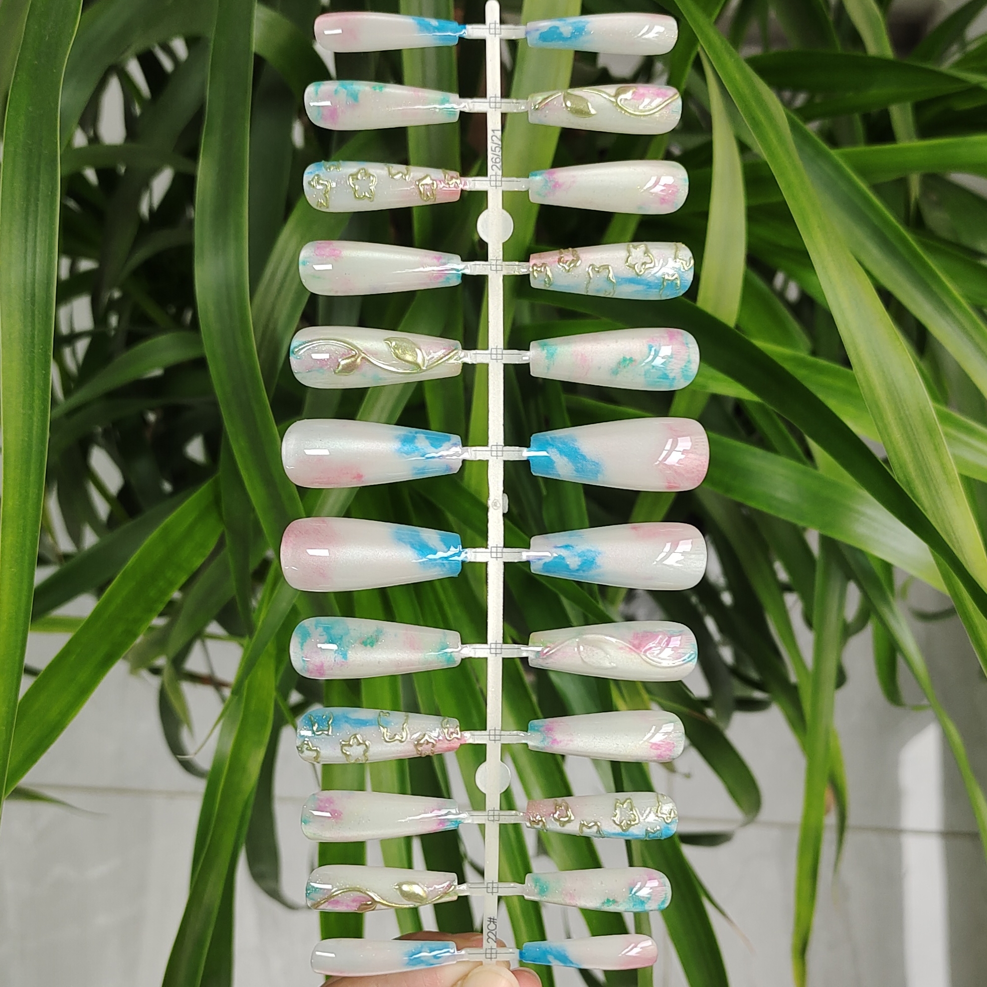 24片 芭蕾形 粉蓝绿色甲片 3D点胶猫眼工艺 绿色点胶藤蔓图案 穿戴甲可穿戴指甲贴片