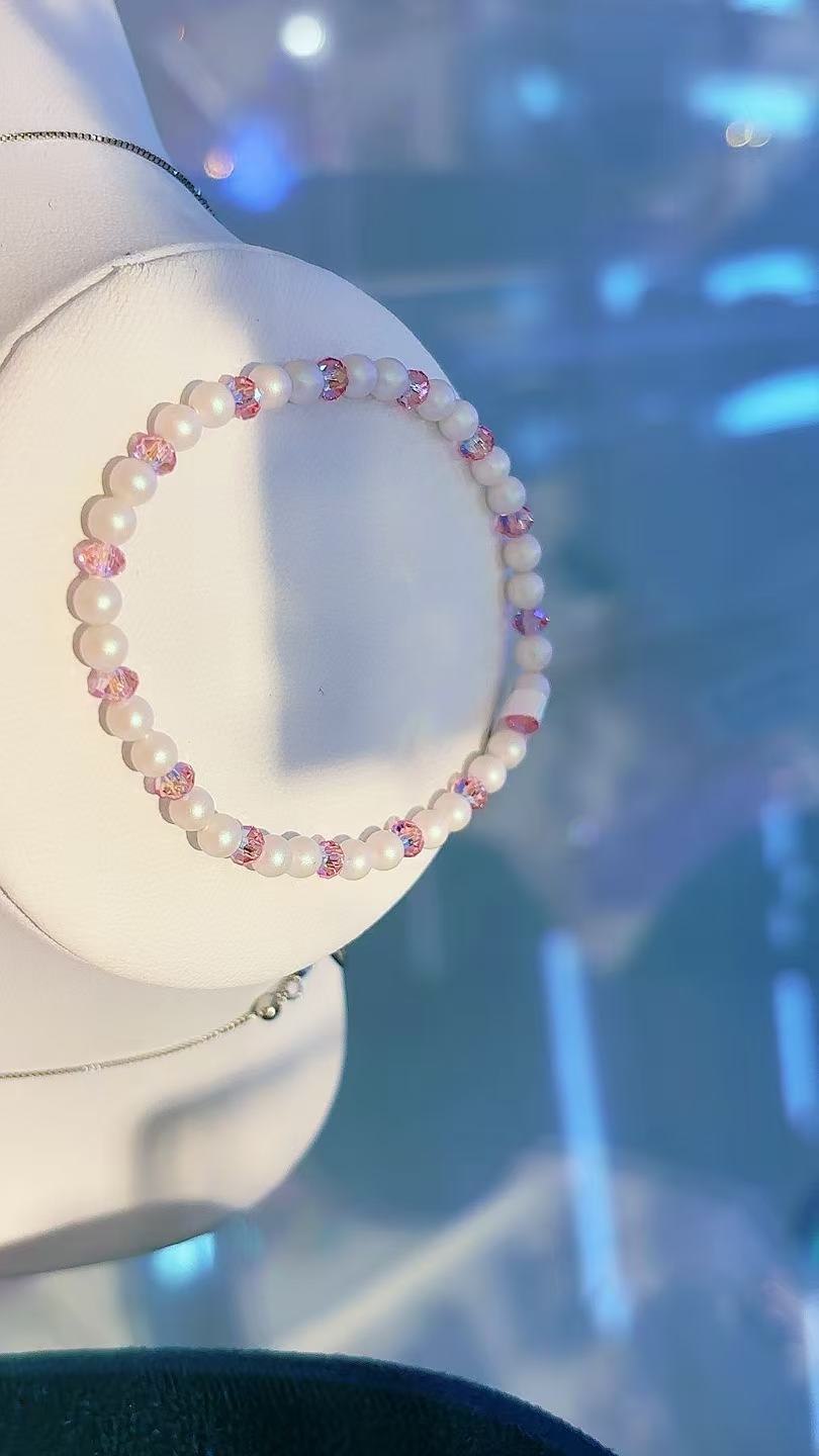 The titanium steel chain body, paired with pink pearls and crystal jewelry, is suitable for both men and women details Picture