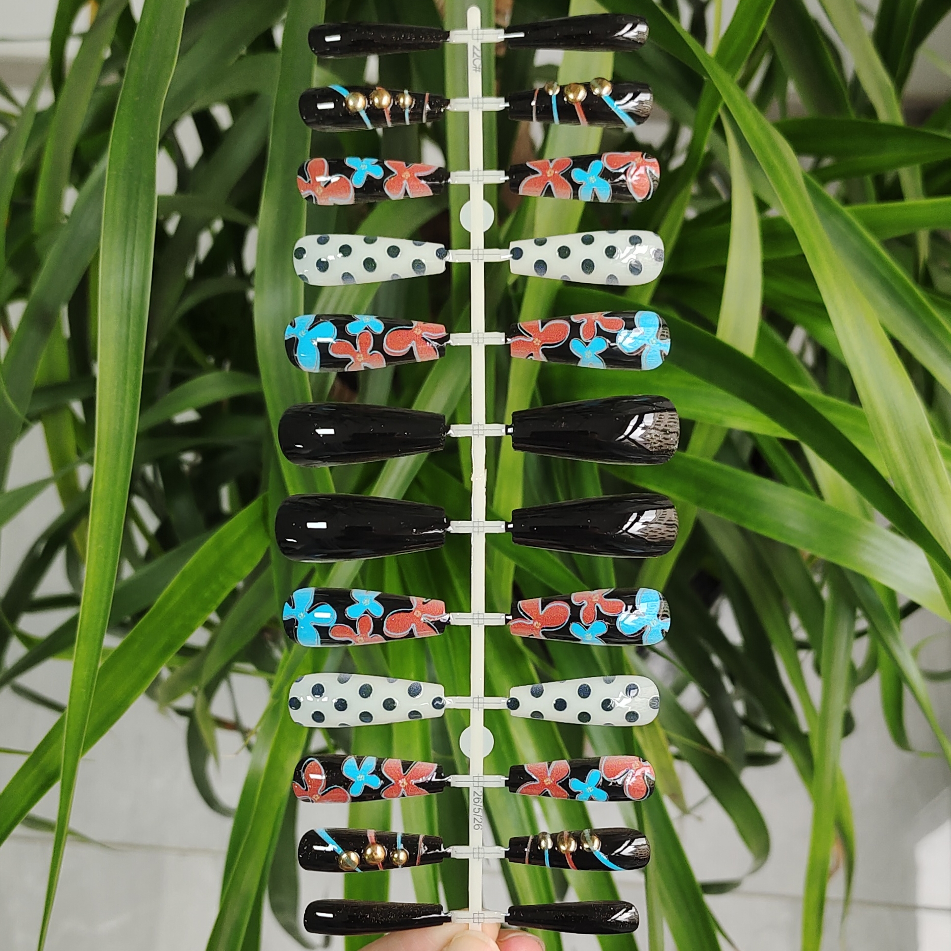 24片 芭蕾形 黑白色甲片 3D点胶工艺 金色点胶图案 穿戴甲可穿戴指甲贴片