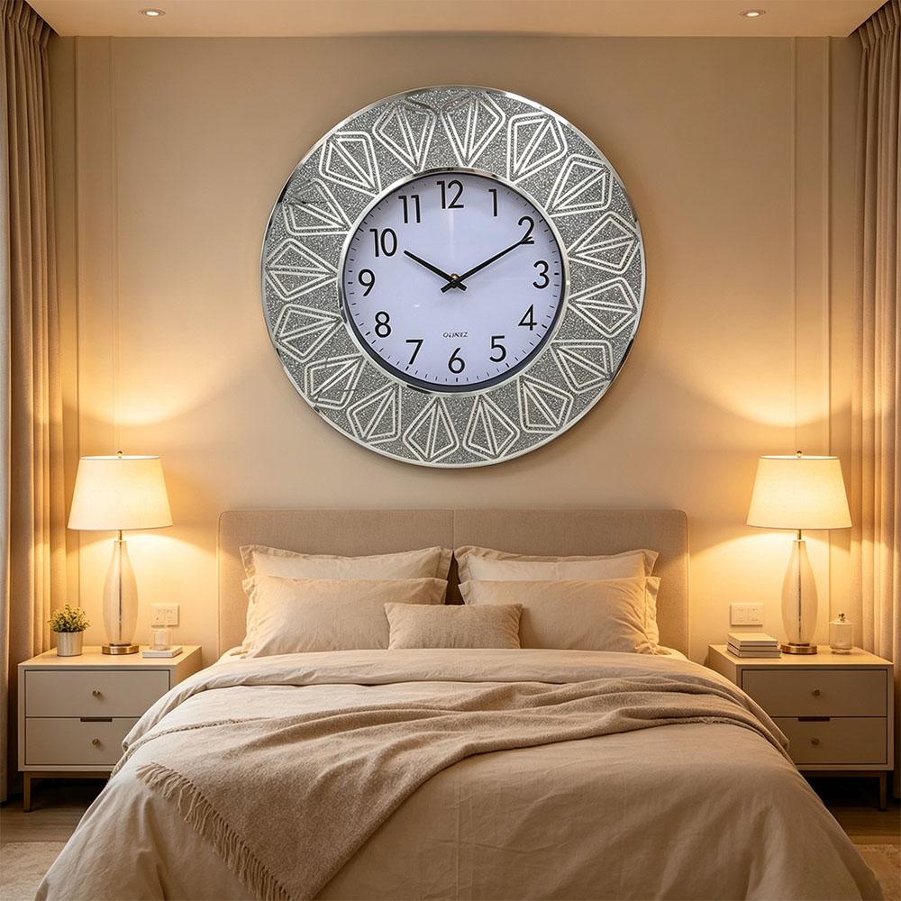 Silver diamond-encrusted artistic glass wall clock, powder-printed wall clock, artistic glass wall clock for home entrance, bedroom, hall and study, classic silver Nordic style silent countdown machine Application Scenario