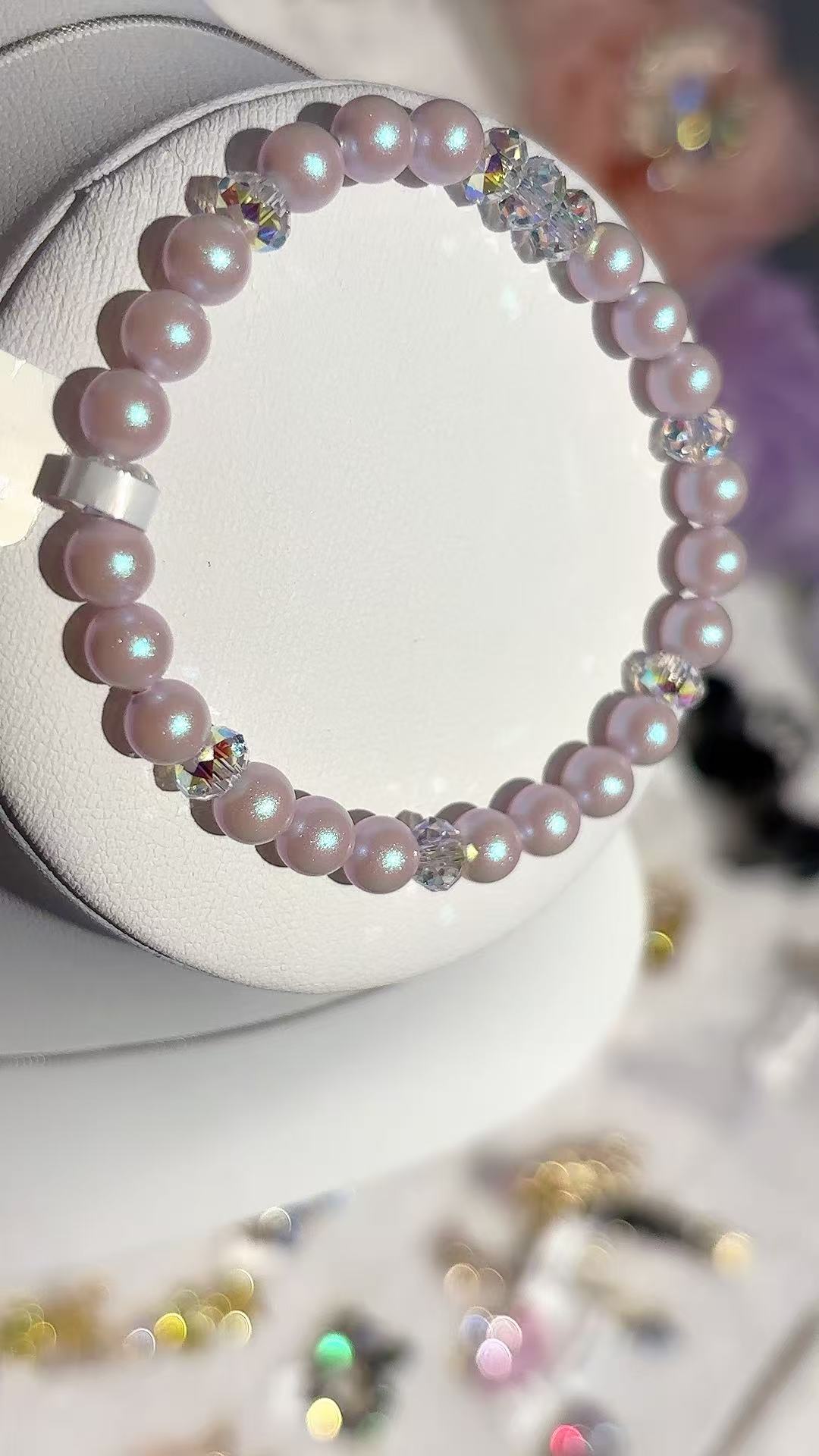 A light pink pearl bracelet decorated with transparent crystal beads, made of glass titanium steel, suitable for both men and women Application Scenario