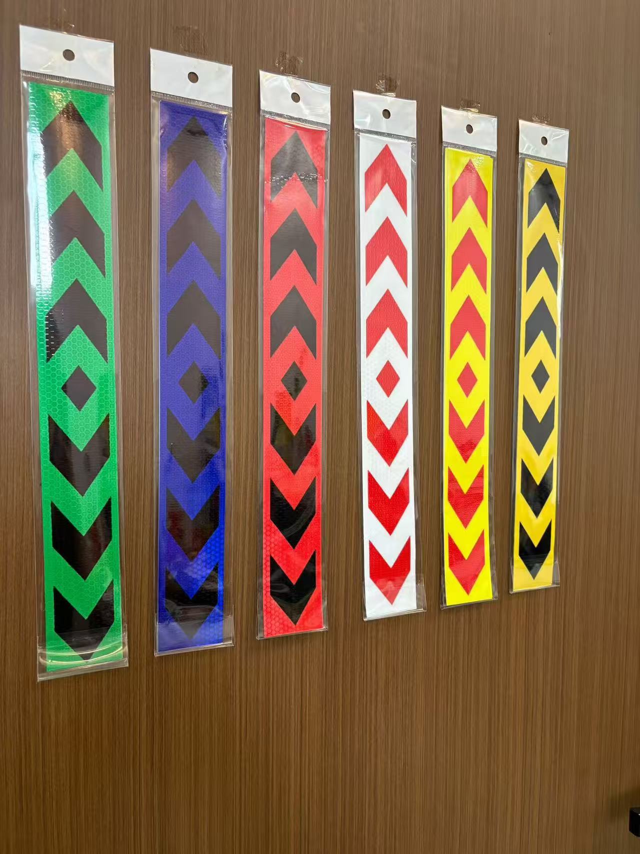 Maintain a safe distance, reflective car stickers, strong reflective seven-color warning, rear-end car stickers, rear bumper cover stickers, reflective films, crystal color grid arrow diagonal text reflective tapes, warning reflective stickers, reflective paper detail image 4
