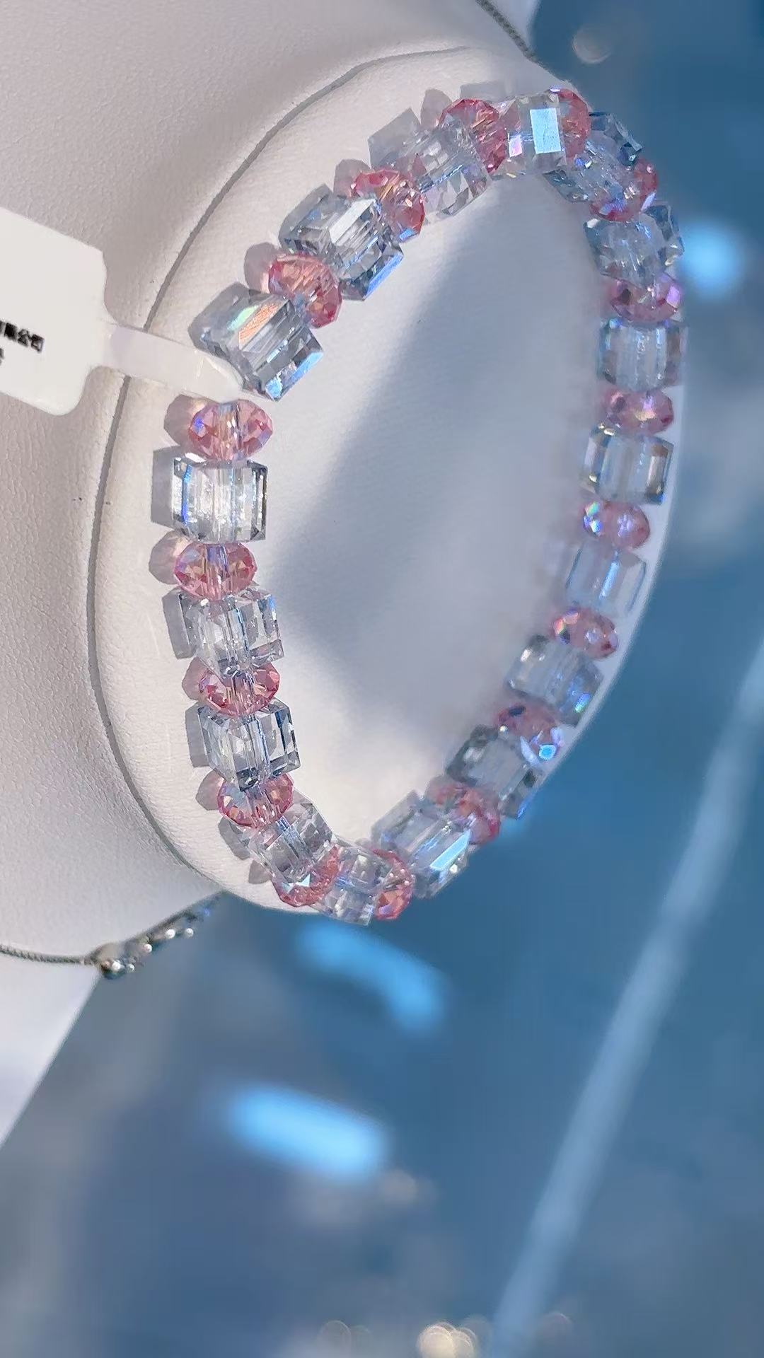 Pink transparent crystal bead bracelet, titanium steel glass crystal bracelet Application Scenario