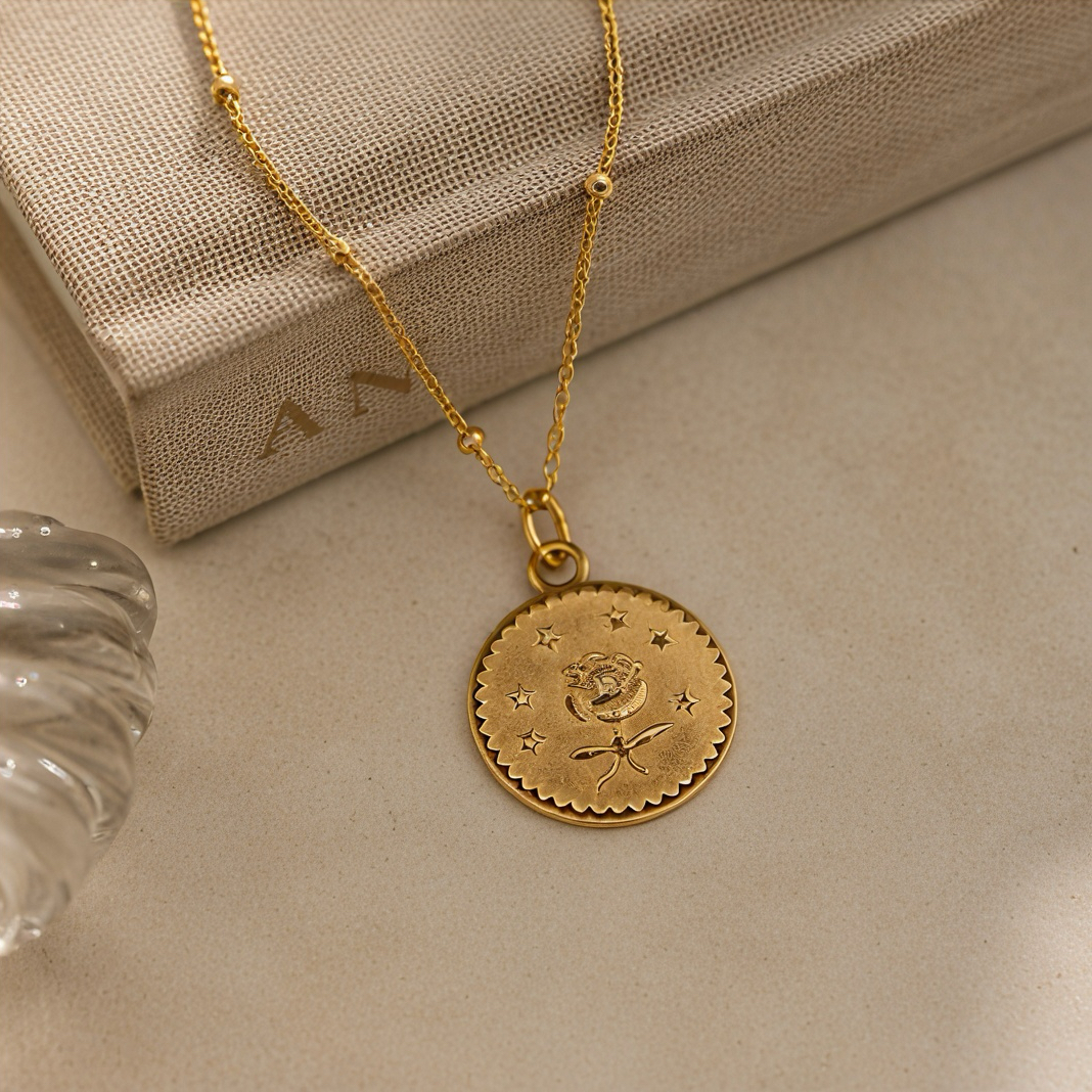 Retro golden star and moon rose relief necklace, snake bone chain, stainless steel, non-fading, gentle and artistic style, atmosphere, niche Instagram creative accessories Application Scenario