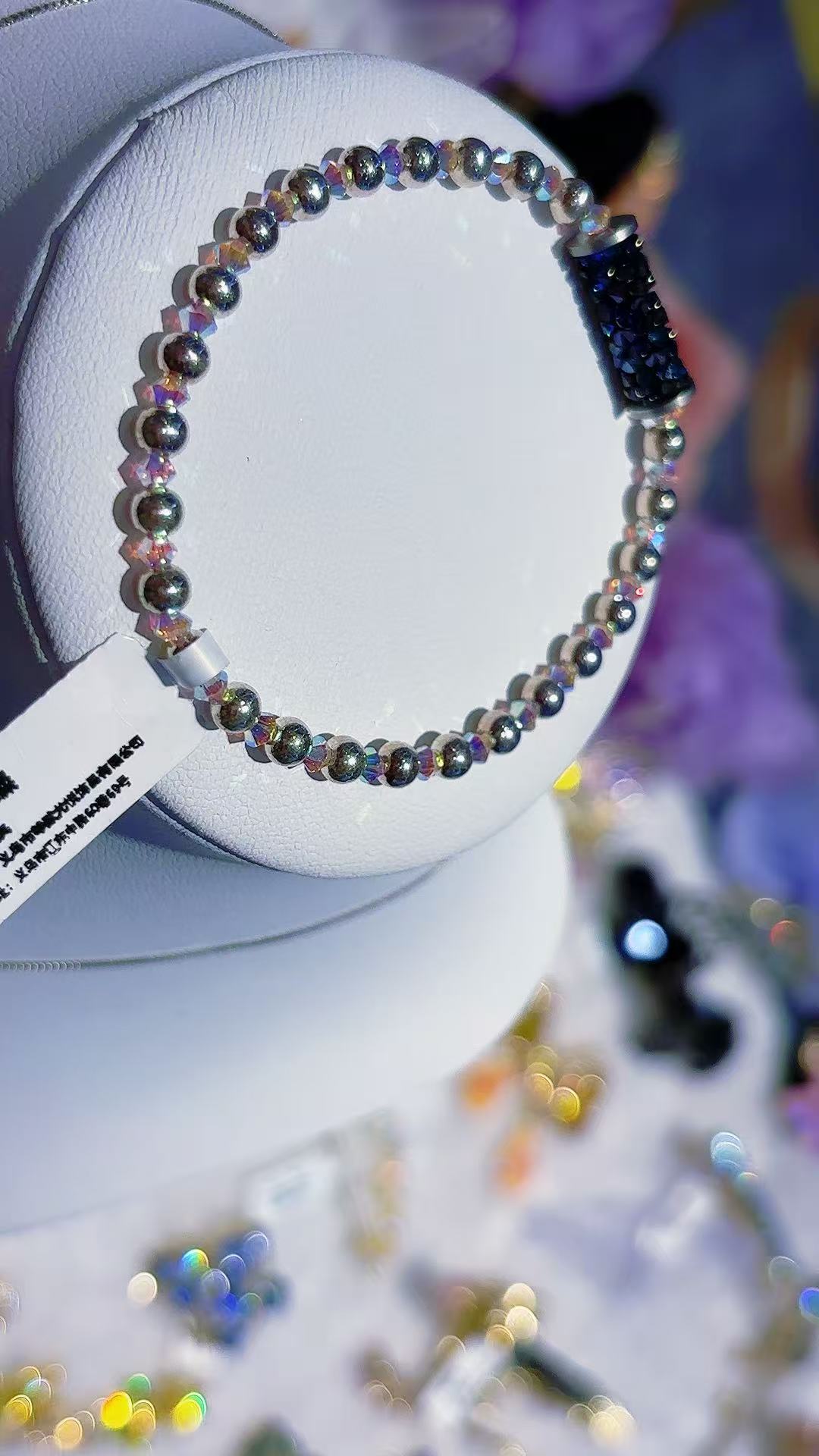 The silver bead string combined with fragrant beads and amethyst bracelet exudes an elegant fragrance
