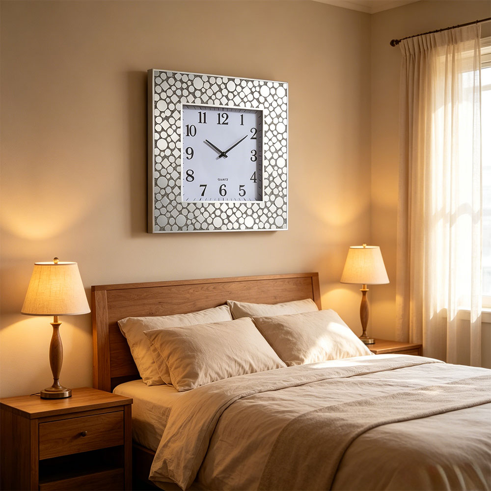 Silver simple glass European-style home wall clock, wall-mounted clock mirror, round clock, cross-border bestseller, living room decoration clock, foreign trade clock, velvet cloth, wooden home wall clock, powder-printed wall clock Application Scenario