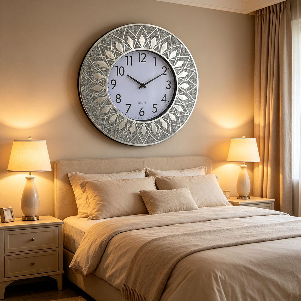 Simple Nordic style silent second-scanning wall clock, classic silver powder-printed wall clock, silver diamond-encrusted art craft glass wall clock, art craft glass wall clock for home entrance, bedroom, hall and study Specification image