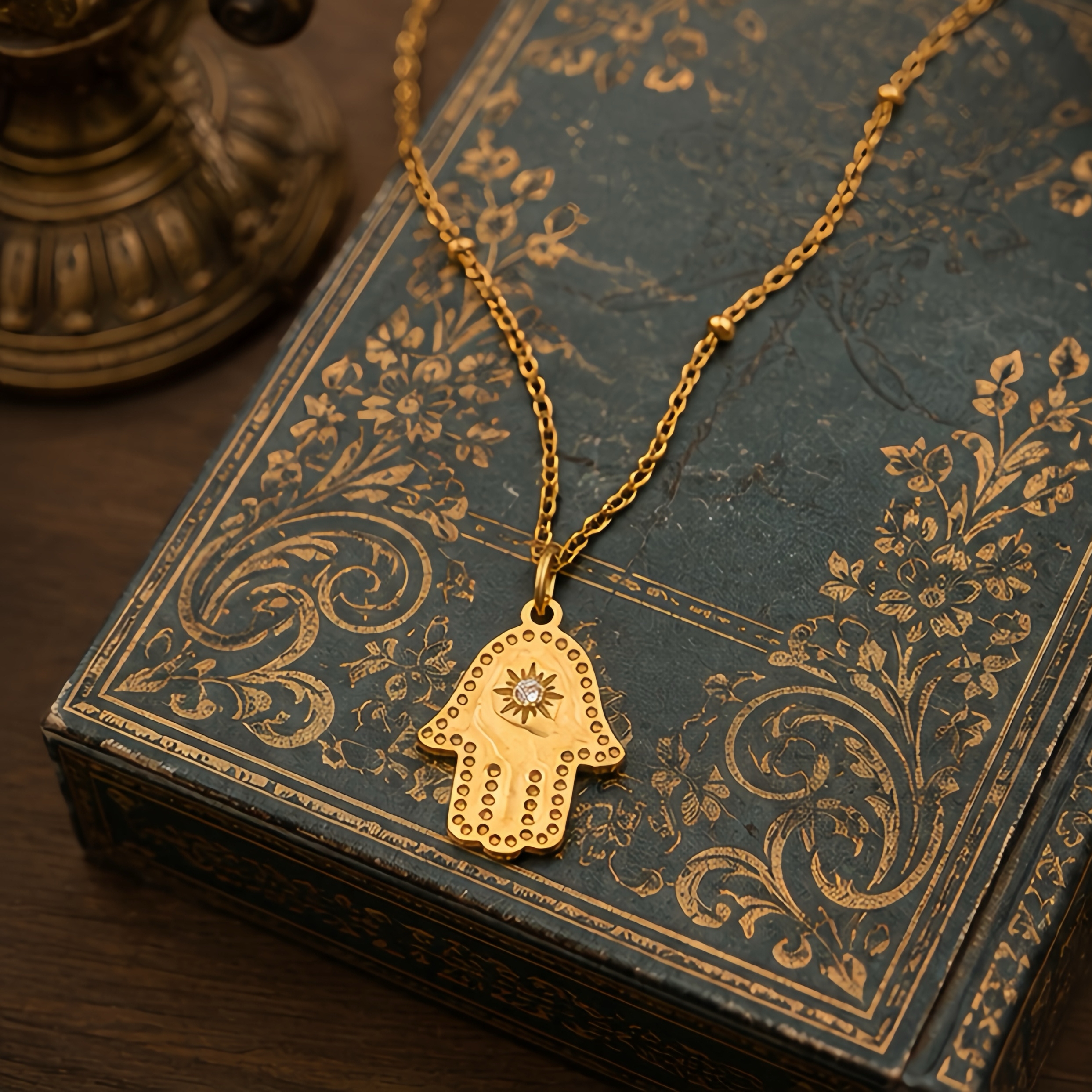 Retro Fatima's hand relief sun diamond-encrusted pendant, stainless steel exotic accessory, a unique and long-lasting color preservation decorative necklace with a traditional style for daily commuting Specification image