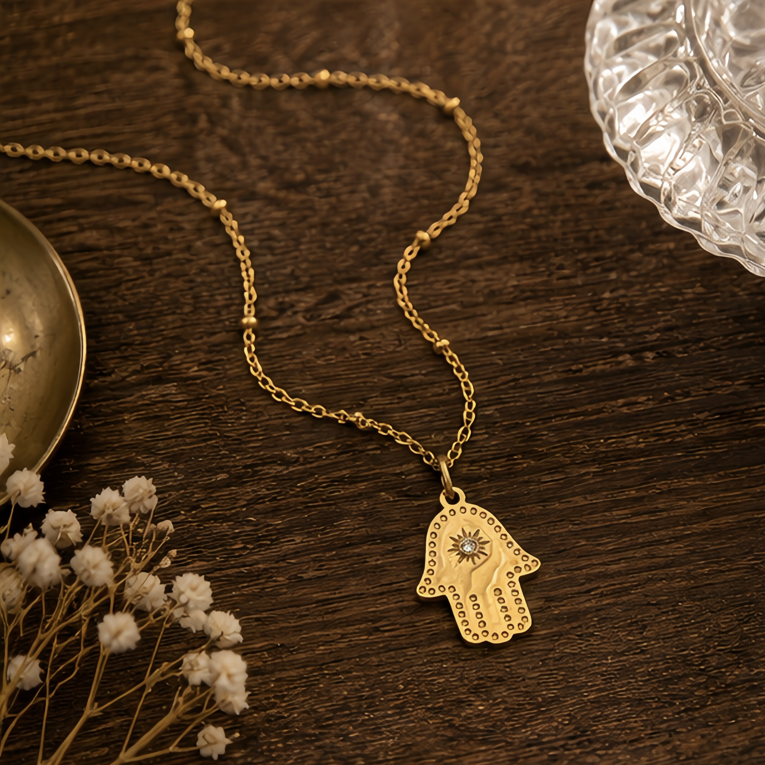 Retro Fatima's hand relief sun diamond-encrusted pendant, stainless steel exotic accessory, a unique and long-lasting color preservation decorative necklace with a traditional style for daily commuting