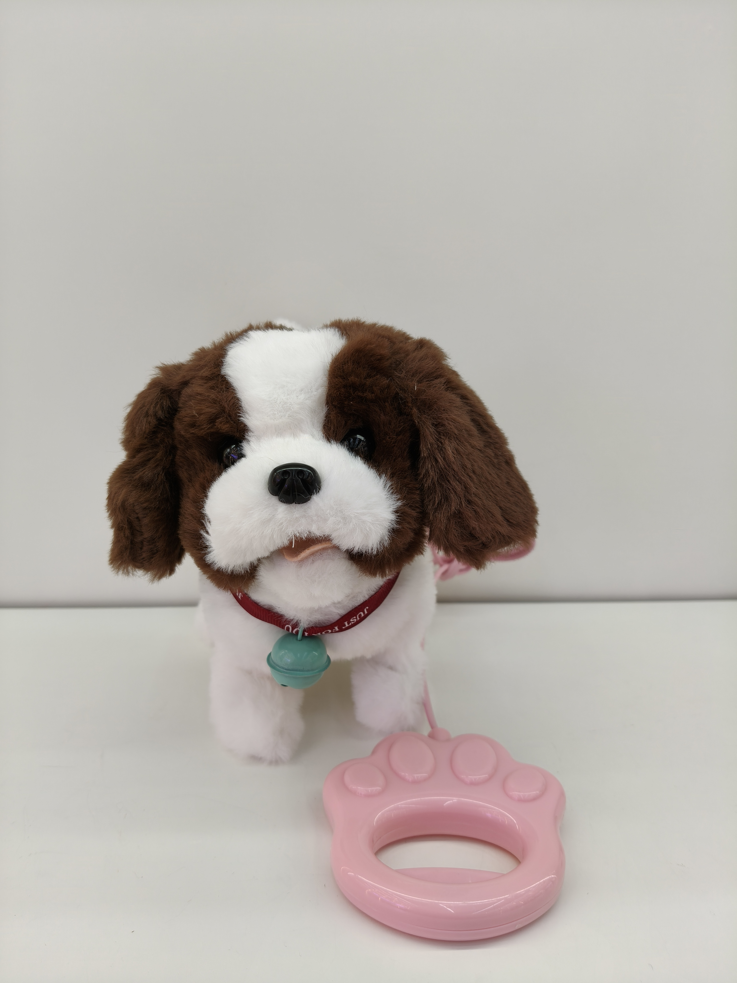 The toy dog will bark when it walks. It is a children's simulated electric plush puppy with a handle details Picture