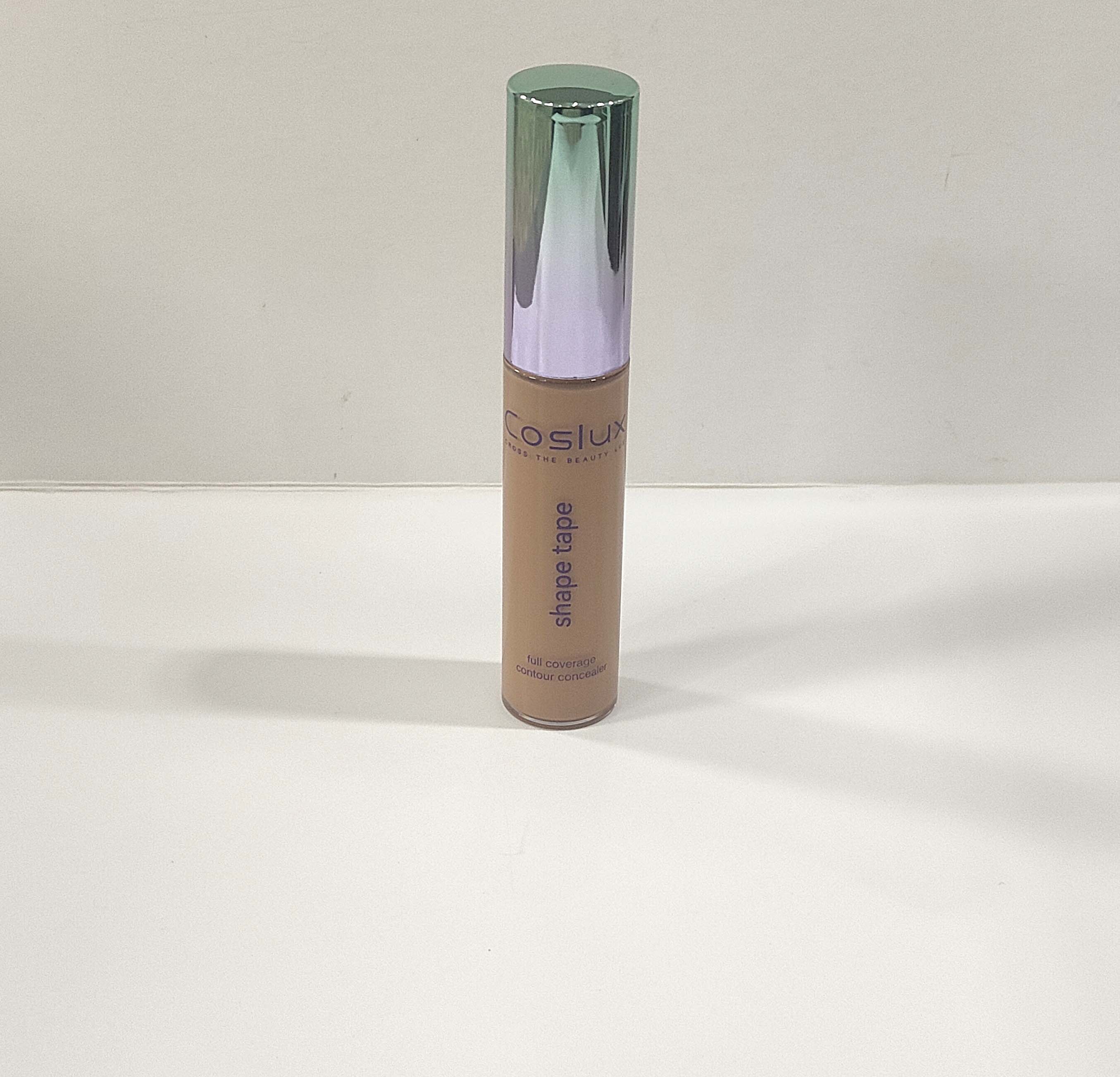 The Shaping Concealer features a high-coverage and waterproof formula that presents a natural matte finish, smoothing and brightening to create a lifting effect on the eyes. With a 12-hour anti-wrinkle formula, it offers a long-lasting finish without clumping or caking Application Scenario