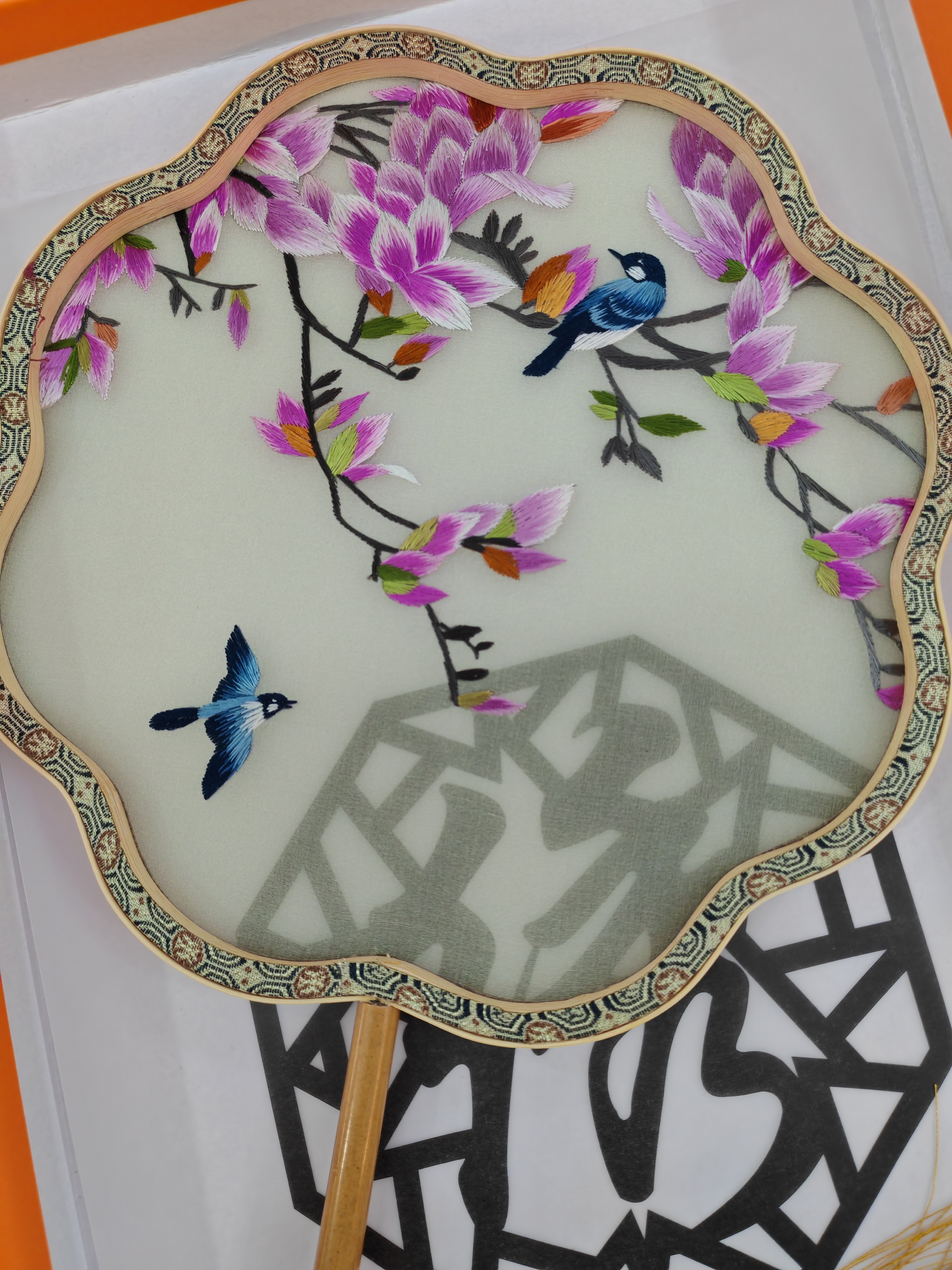 Inheriting the intangible cultural heritage techniques of Suzhou double-sided embroidery, creating folk handicrafts and creative gifts, handcrafting other traditional craft decorative items detail image 4