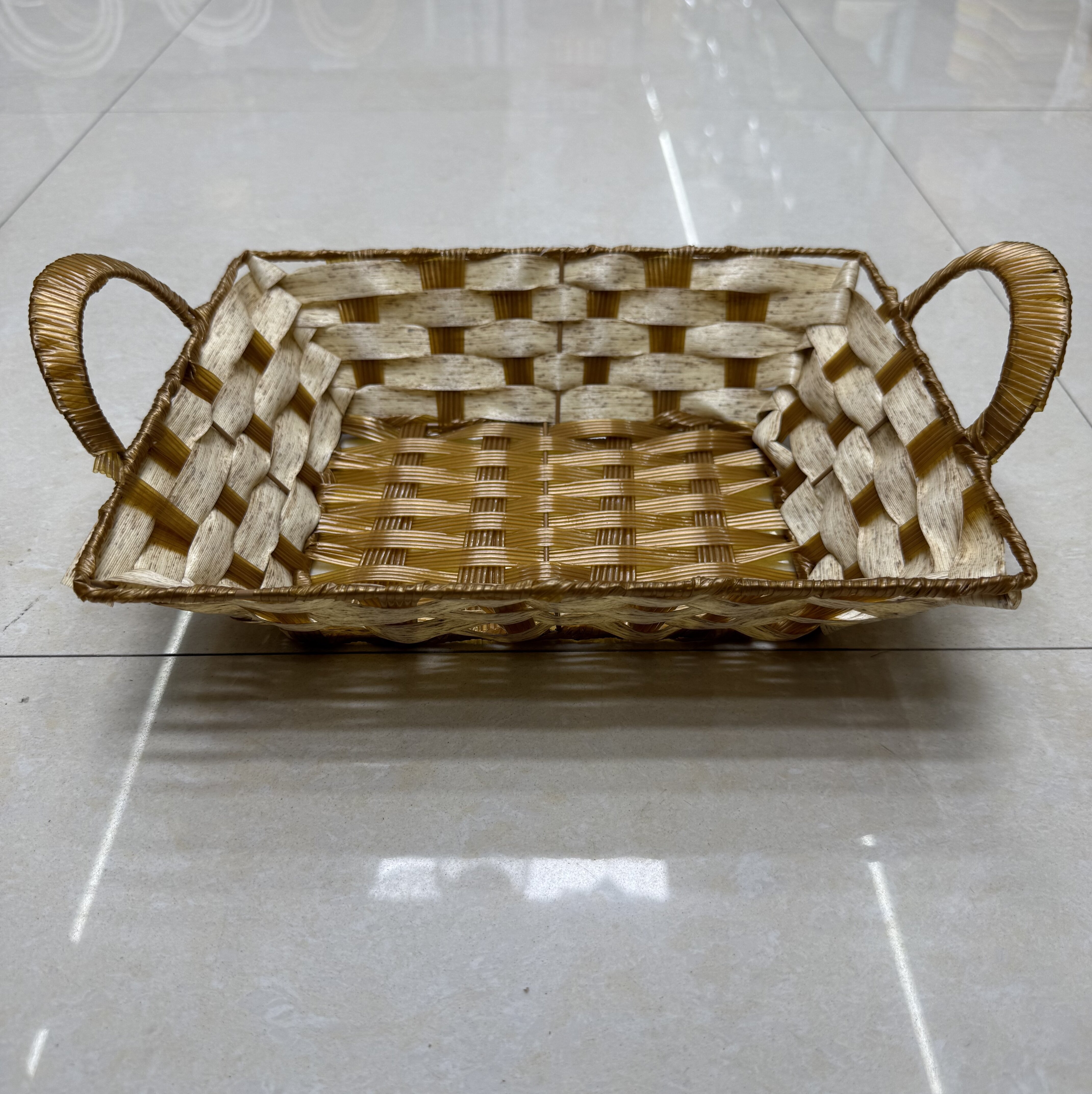 Platinum rubber rectangular lugs storage basin, fruit and snack basket, bread basket, toy storage basket, supermarket gift packaging basket, souvenir packaging basket, kitchen sauce storage basket, vegetable storage basket, tissue storage basket, cosmetics basket details Picture