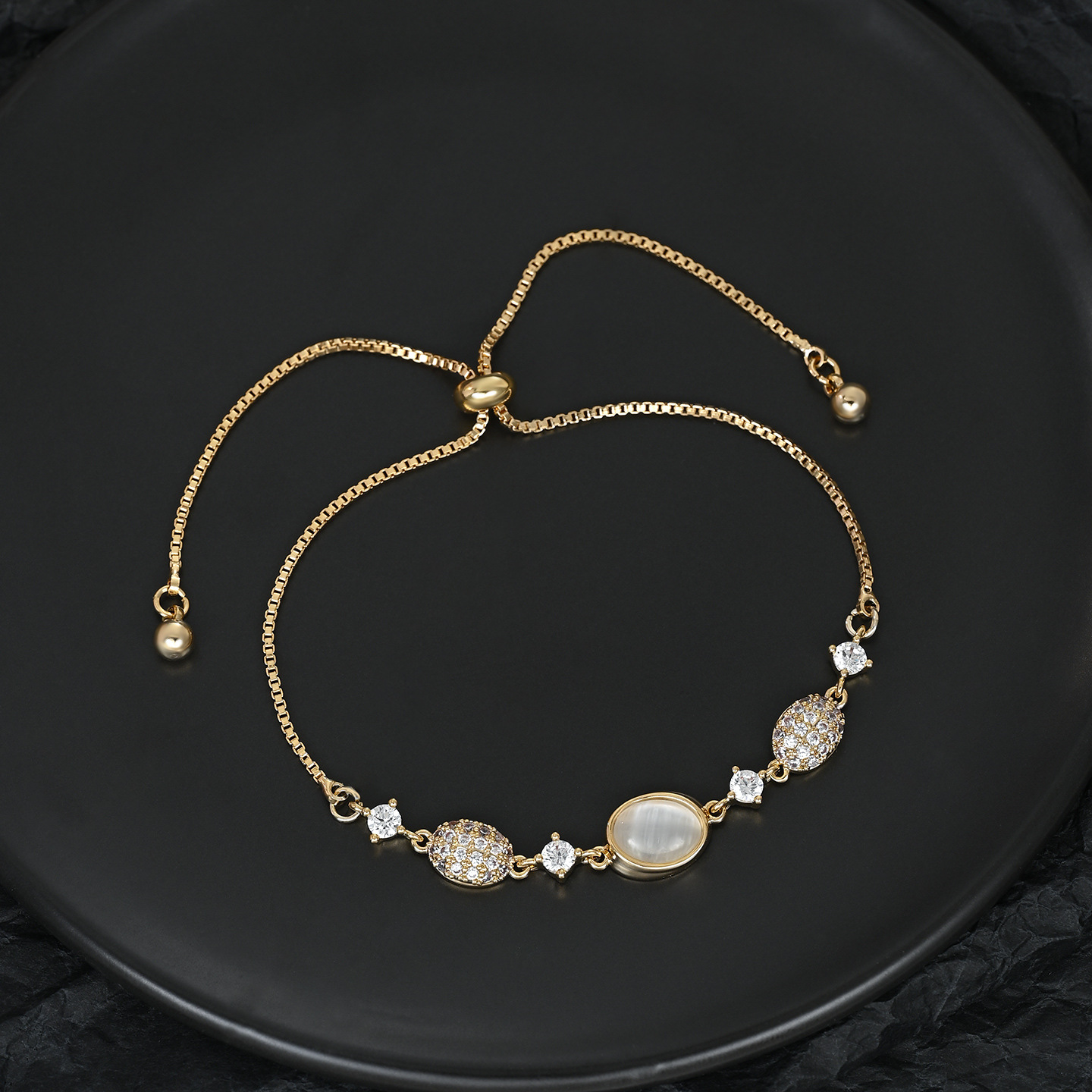 2026 New fashionable and versatile cat's eye stone water drop adjustable pull-out bracelet for daily use Item Picture