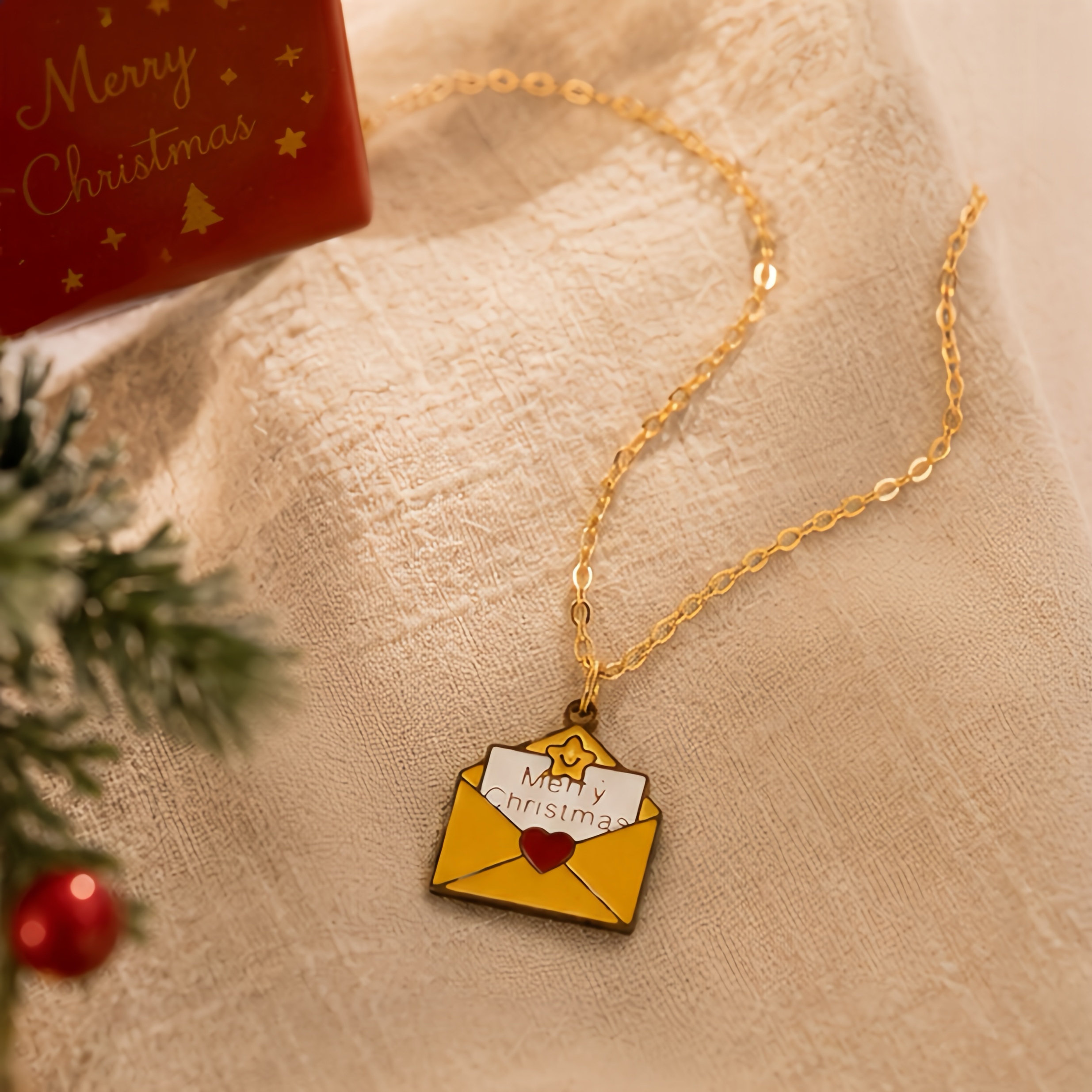 Christmas envelope oil-dripping simple flat pendant, stainless steel, festive autumn and winter outfit atmosphere, daily layering decorative necklace