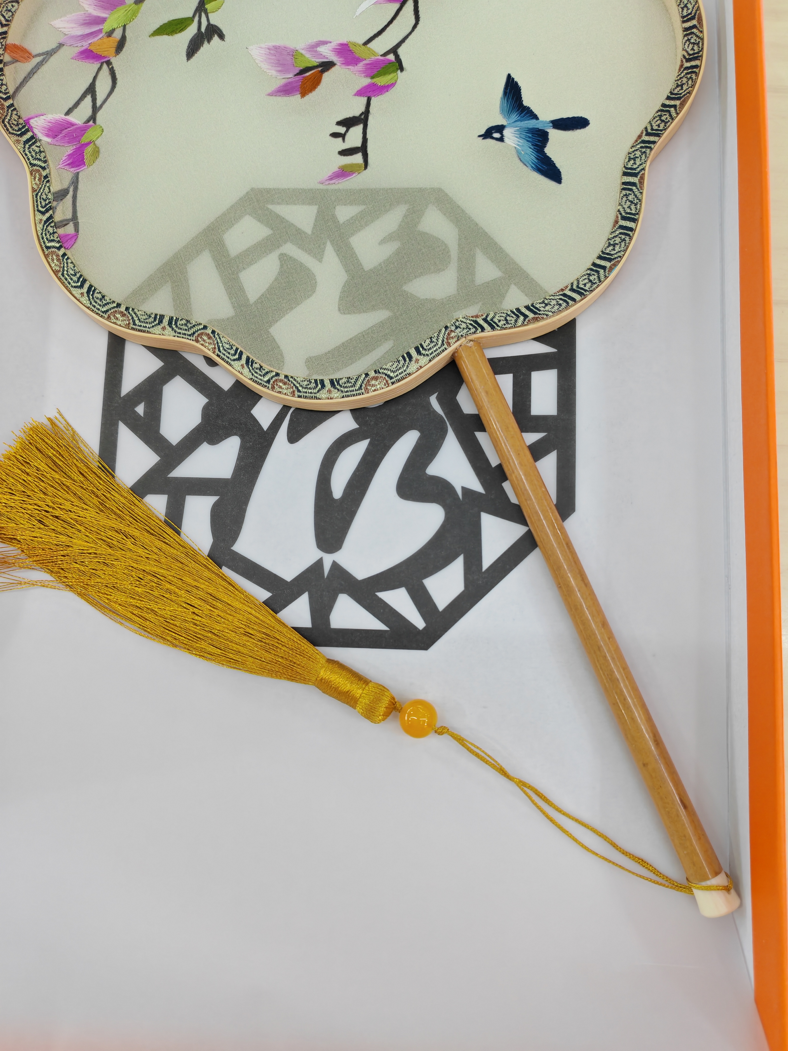 Inheriting the intangible cultural heritage techniques of Suzhou double-sided embroidery, creating folk handicrafts and creative gifts, handcrafting other traditional craft decorative items detail image 5