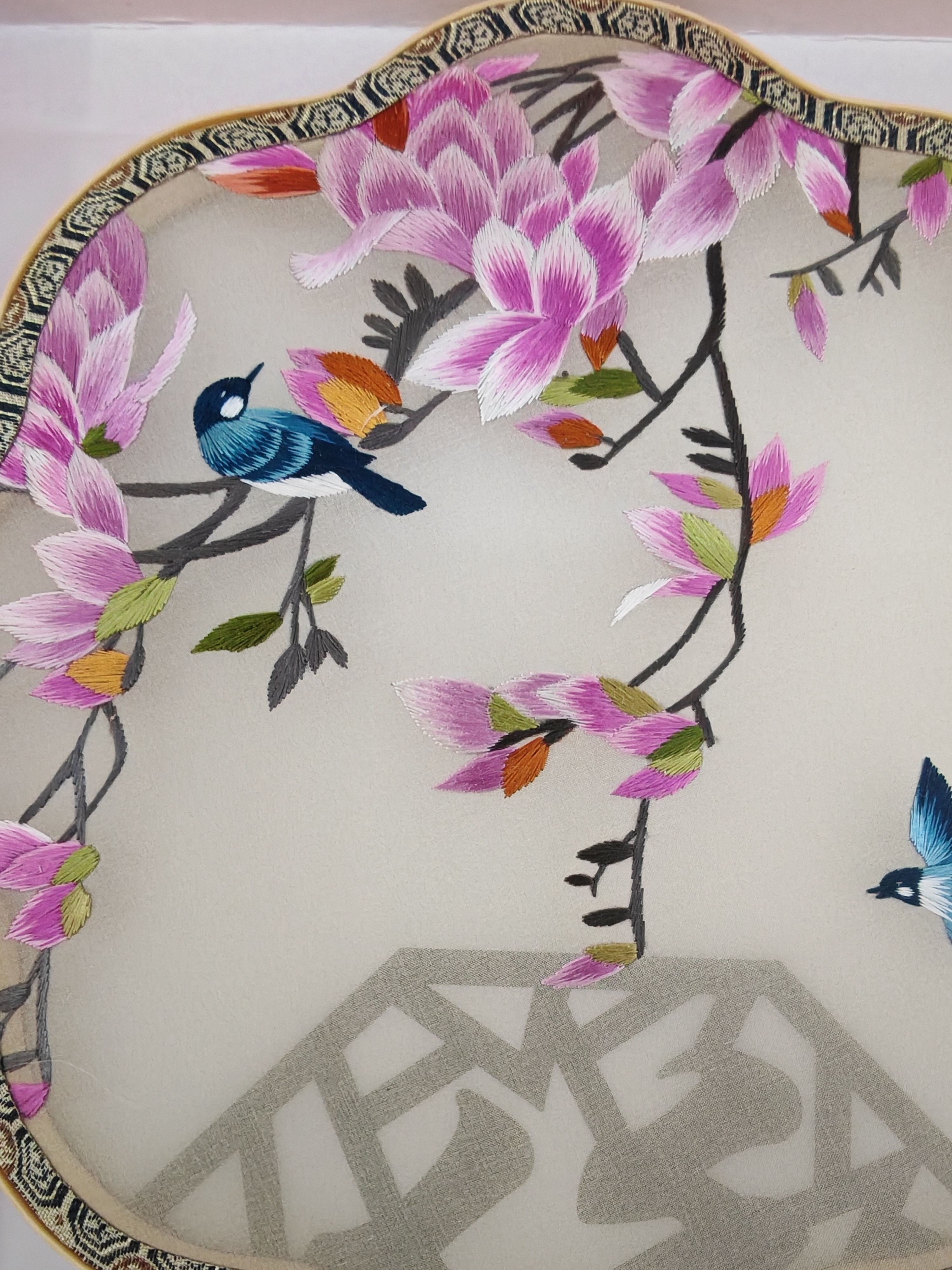 Inheriting the intangible cultural heritage techniques of Suzhou double-sided embroidery, creating folk handicrafts and creative gifts, handcrafting other traditional craft decorative items Item Picture