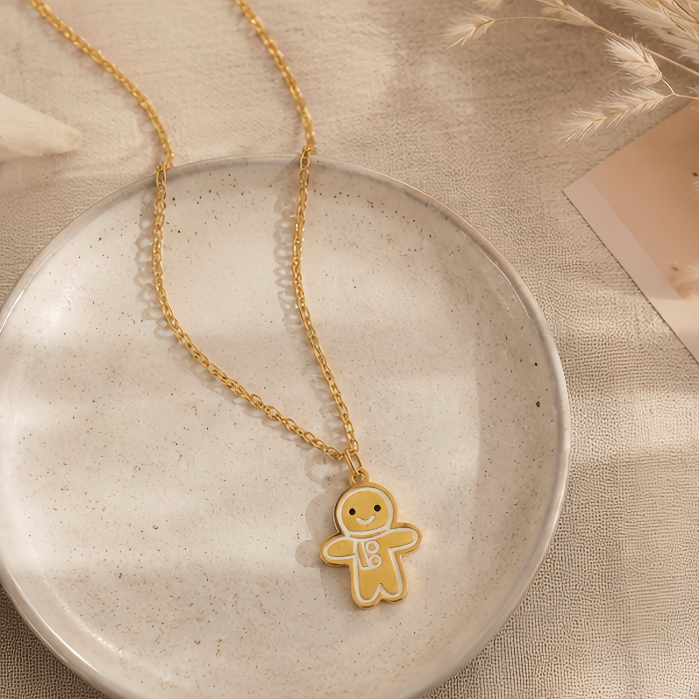 Cartoon gingerbread man oil drip pendant, stainless steel Christmas festival-themed accessory, sweet autumn and winter, versatile to wear alone or layer, childlike decorative collarbone chain Specification image