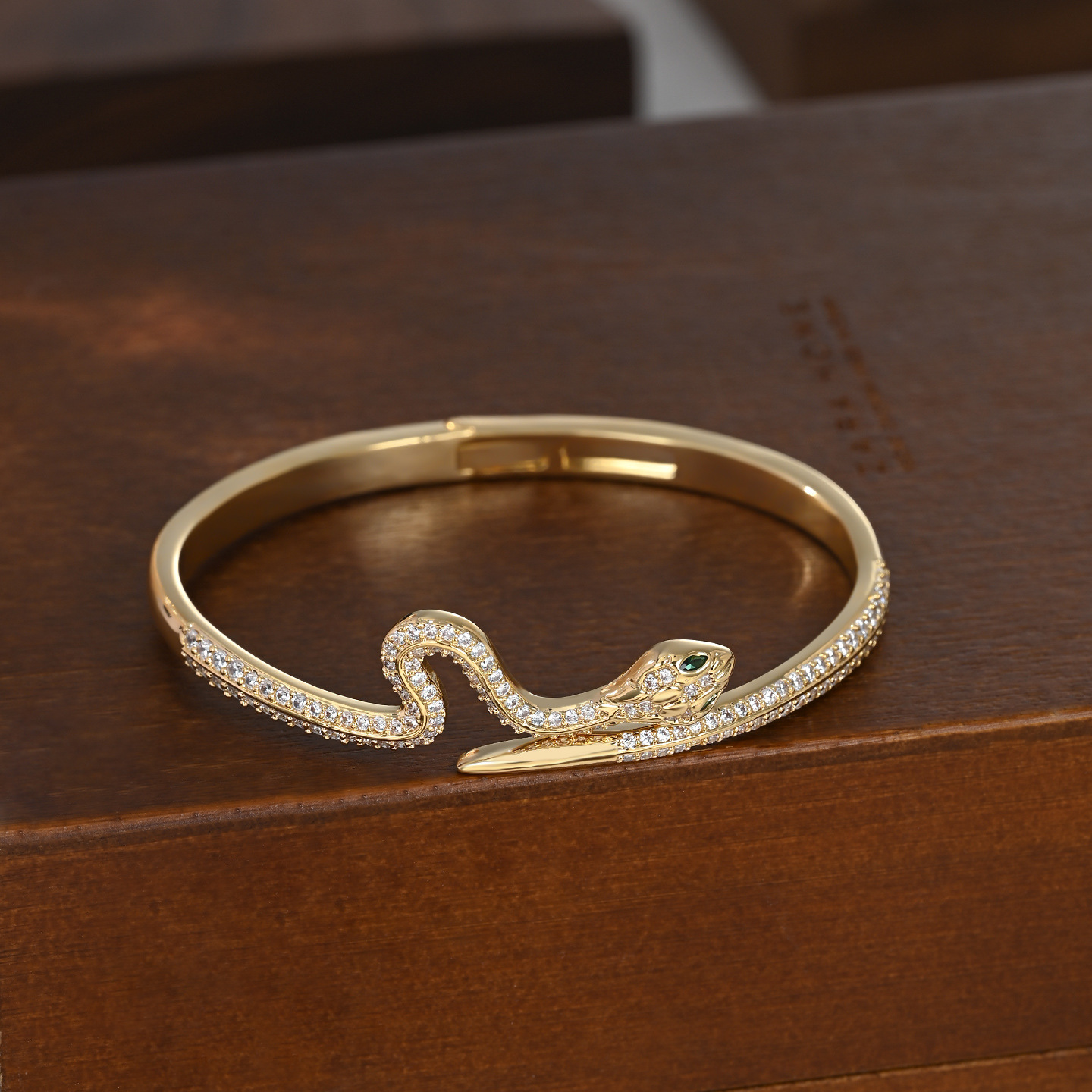 A genuine gold electroplated high-end, fashionable and luxurious cartoon snake design, a versatile bracelet for daily use Item Picture