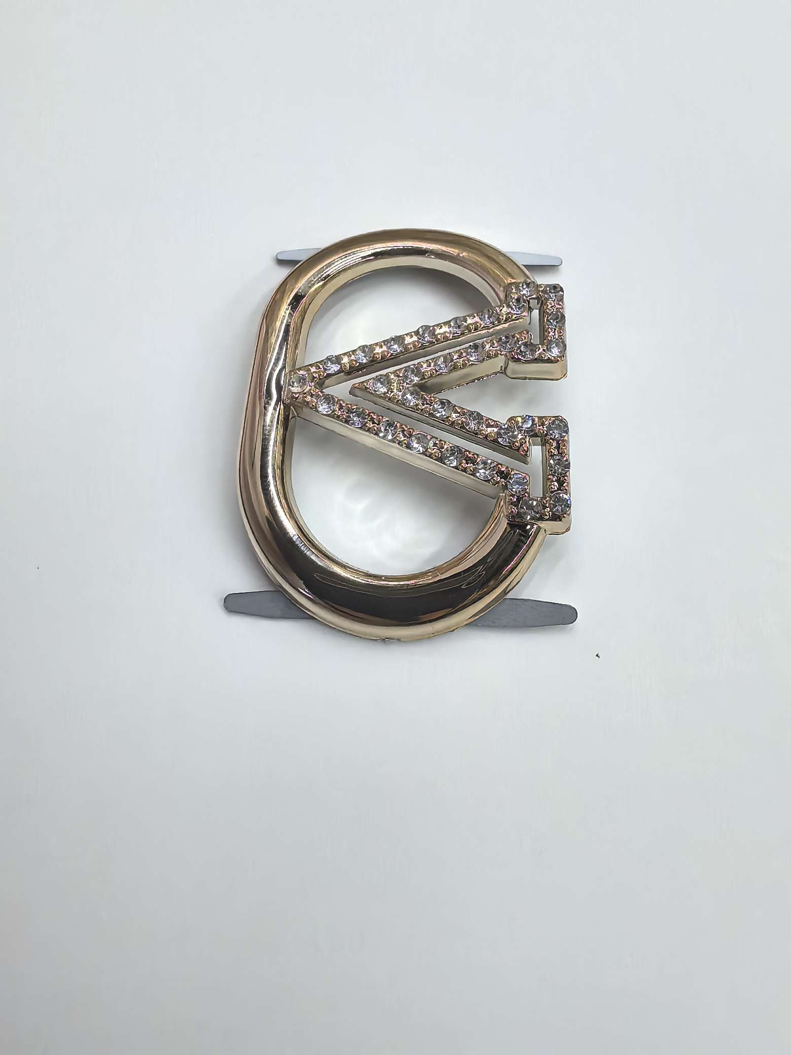 Factory direct sales of new trendy studded bags, shoes, hats and accessories. Customization available. Whether to add diamonds or change colors. Prices can be negotiated at the store Application Scenario