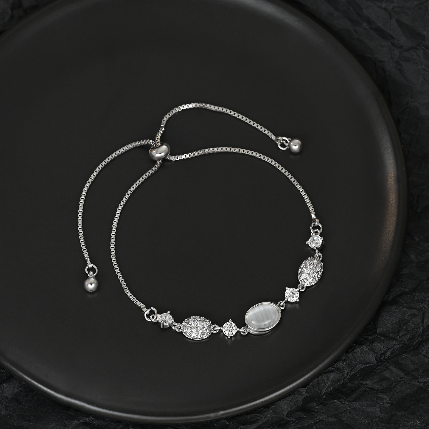2026 New fashionable and versatile cat's eye stone water drop adjustable pull-out bracelet for daily use Application Scenario