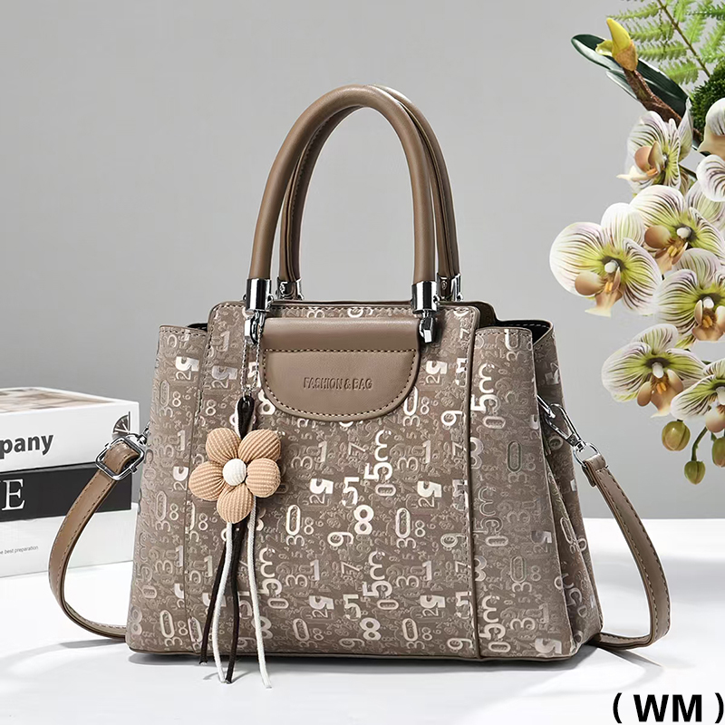 Meifang Luggage and Yiding Bag Industry's new women's bag, a large-capacity digital hand-held shoulder crossbody bag Application Scenario