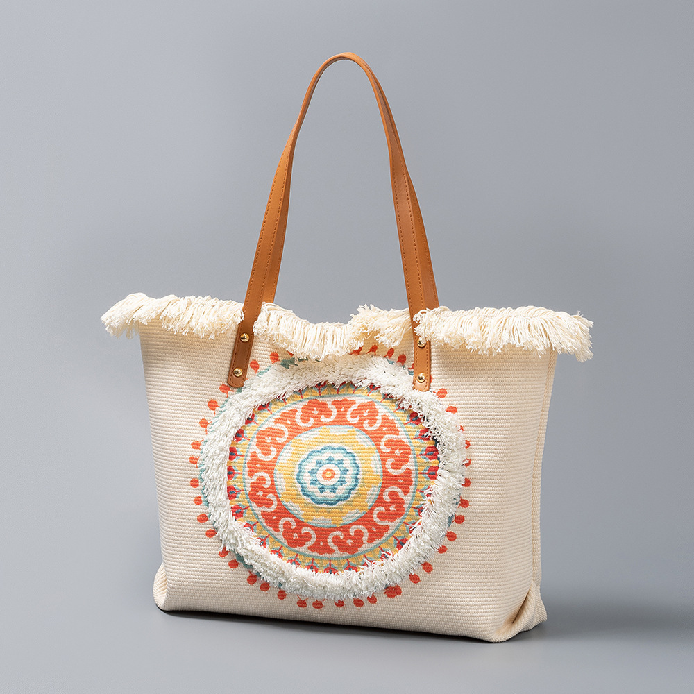 Cross-border canvas bag, large-capacity women's tote bag, four-sided tassel handbag, niche design, ethnic style single-shoulder bag, tote bag, canvas bag Application Scenario