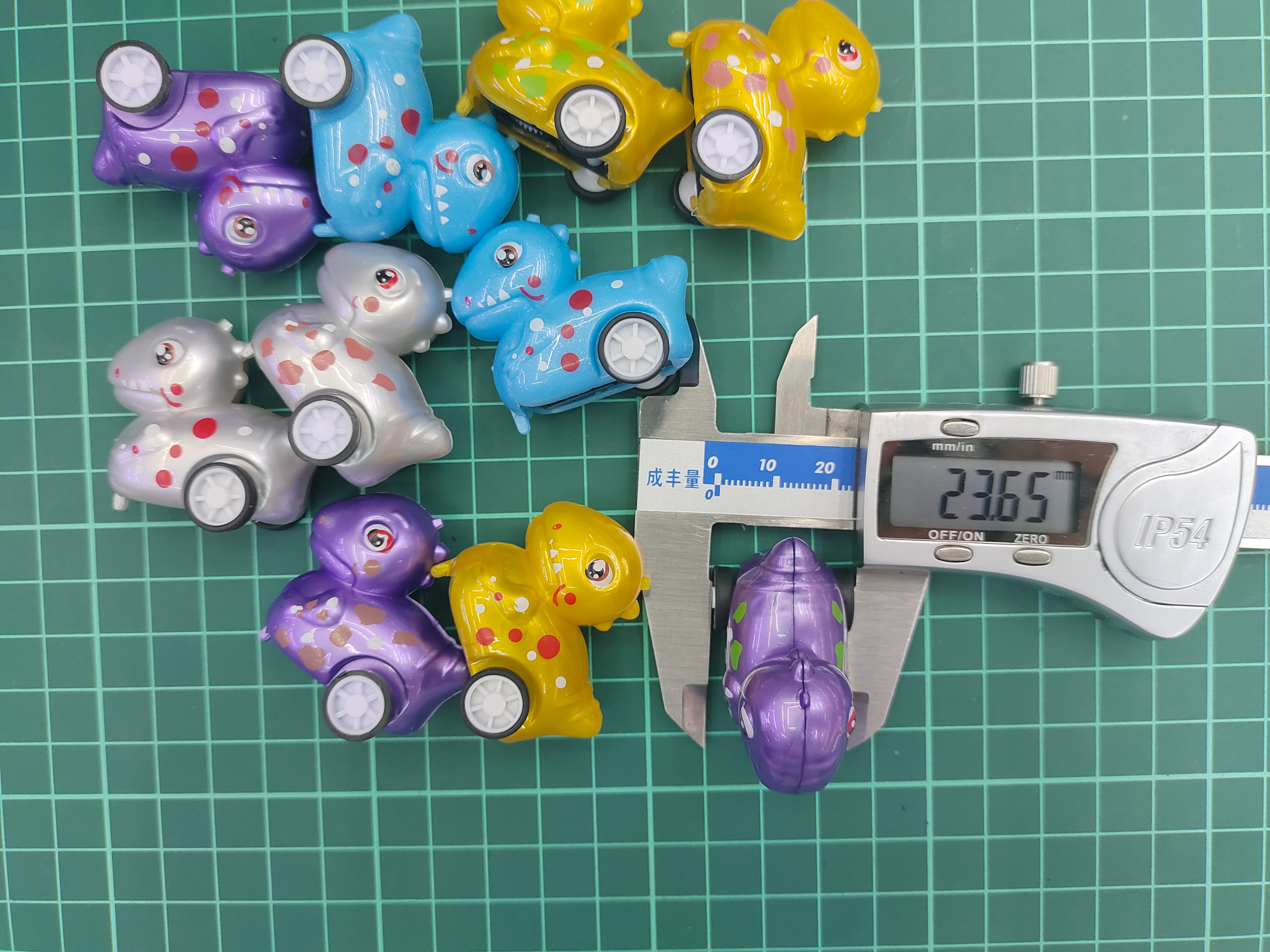 The colorful dinosaur toy car set includes a simulation skeleton model, dinosaur egg opening experience, and children's educational toys Specification image