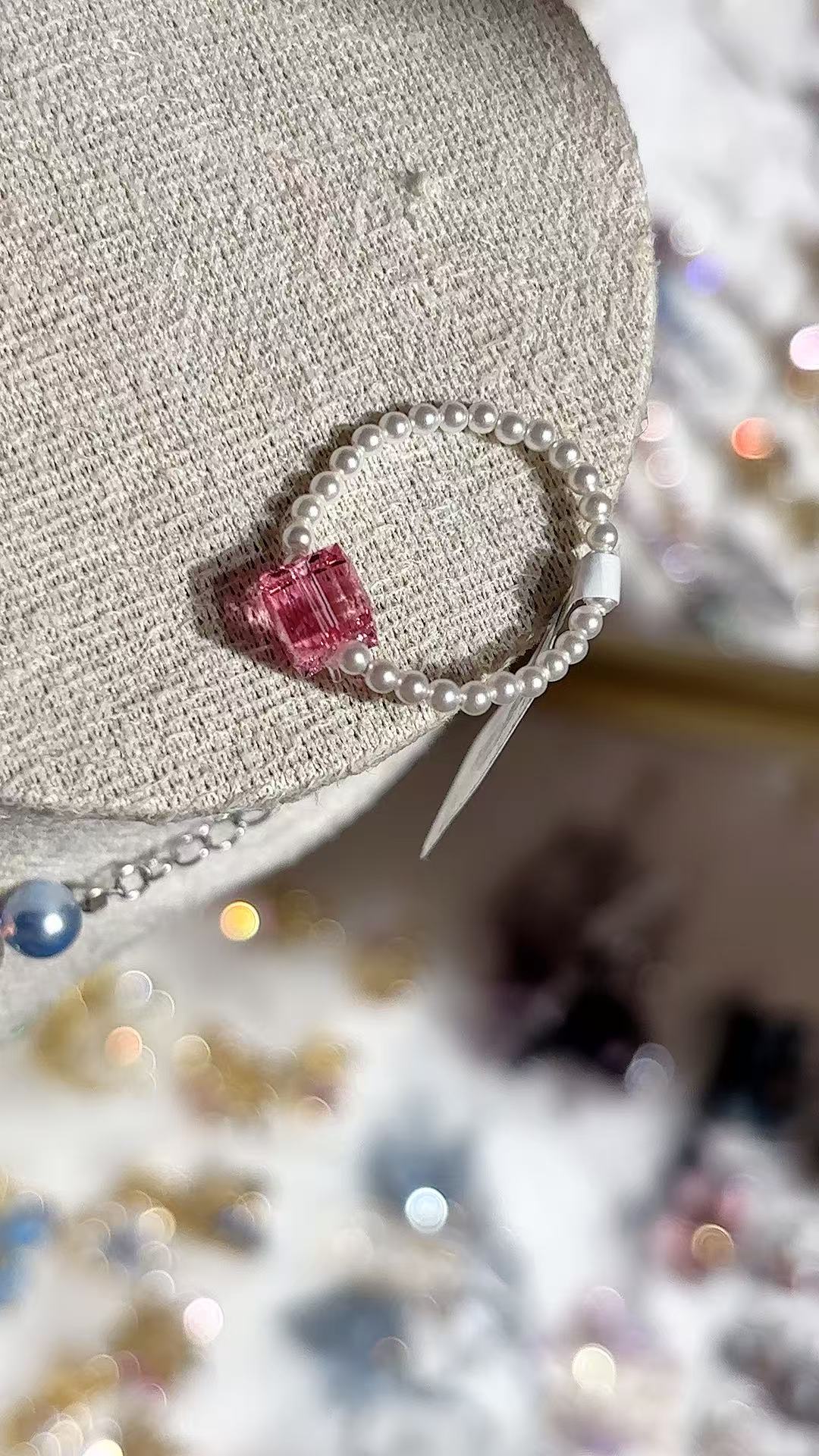 Pink crystal pearl bracelet made of titanium steel, handcrafted for ladies, a light luxury bracelet Specification image