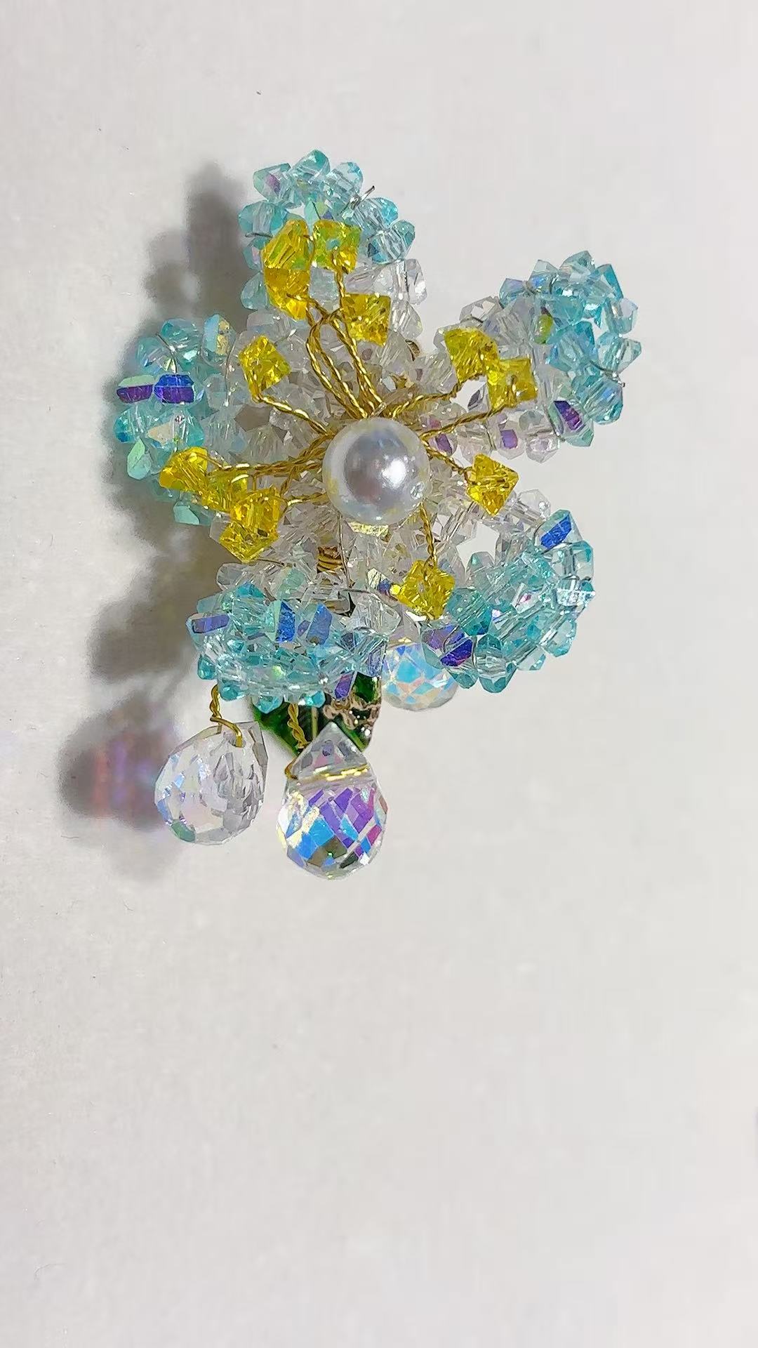 Colorful crystal bead decorated light luxury brooch, graduation season brooch and badge accessories Item Picture
