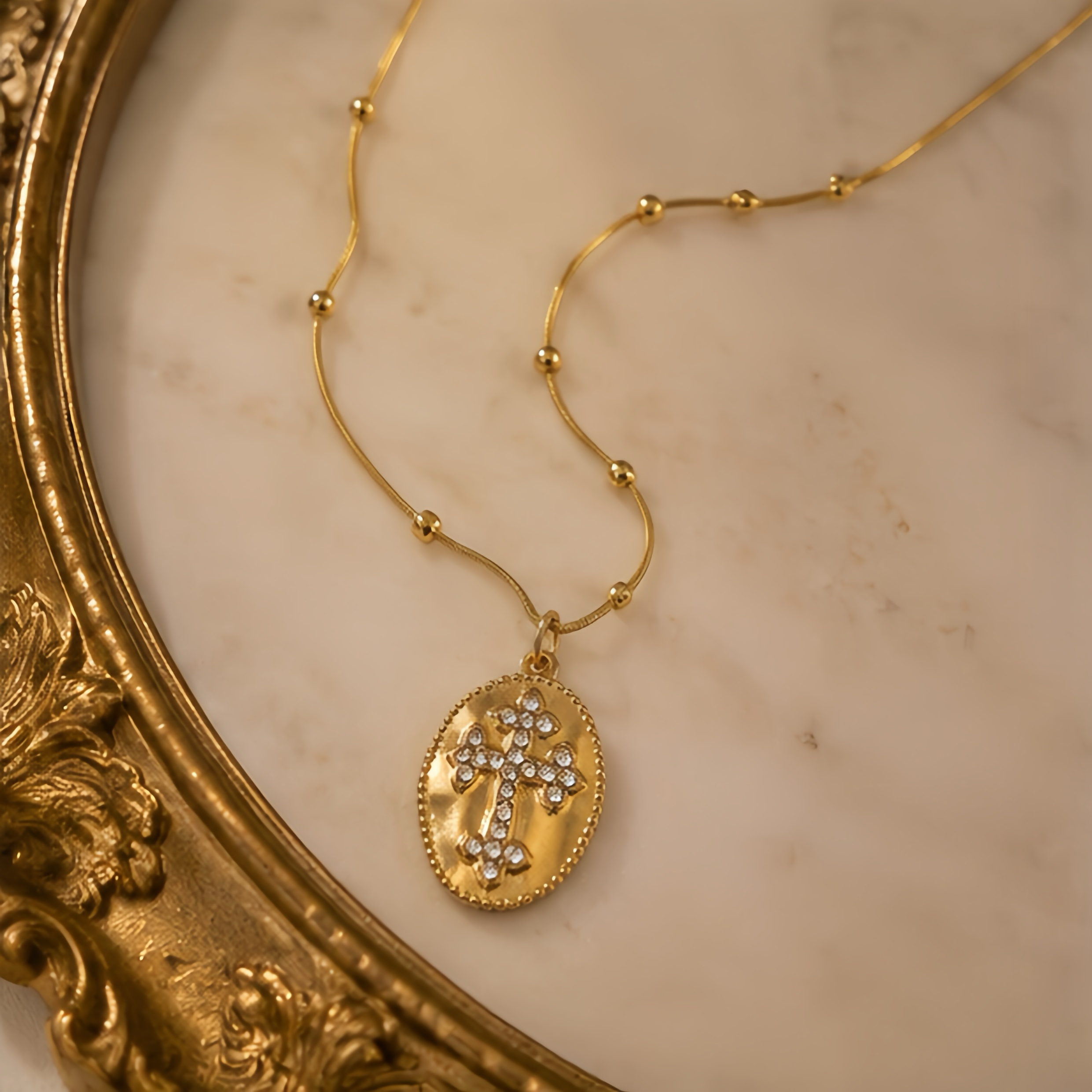 Full diamond cross relief distressed oval pendant, stainless steel retro texture, metal non-fading snake bone chain, high-end quality, versatile women's neck accessory Application Scenario