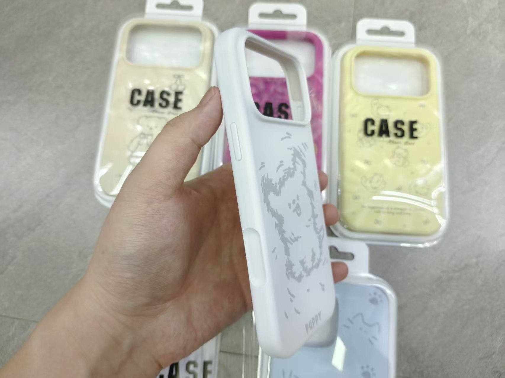 The liquid skin-sensing print phone case is protected by flannel inside Specification image