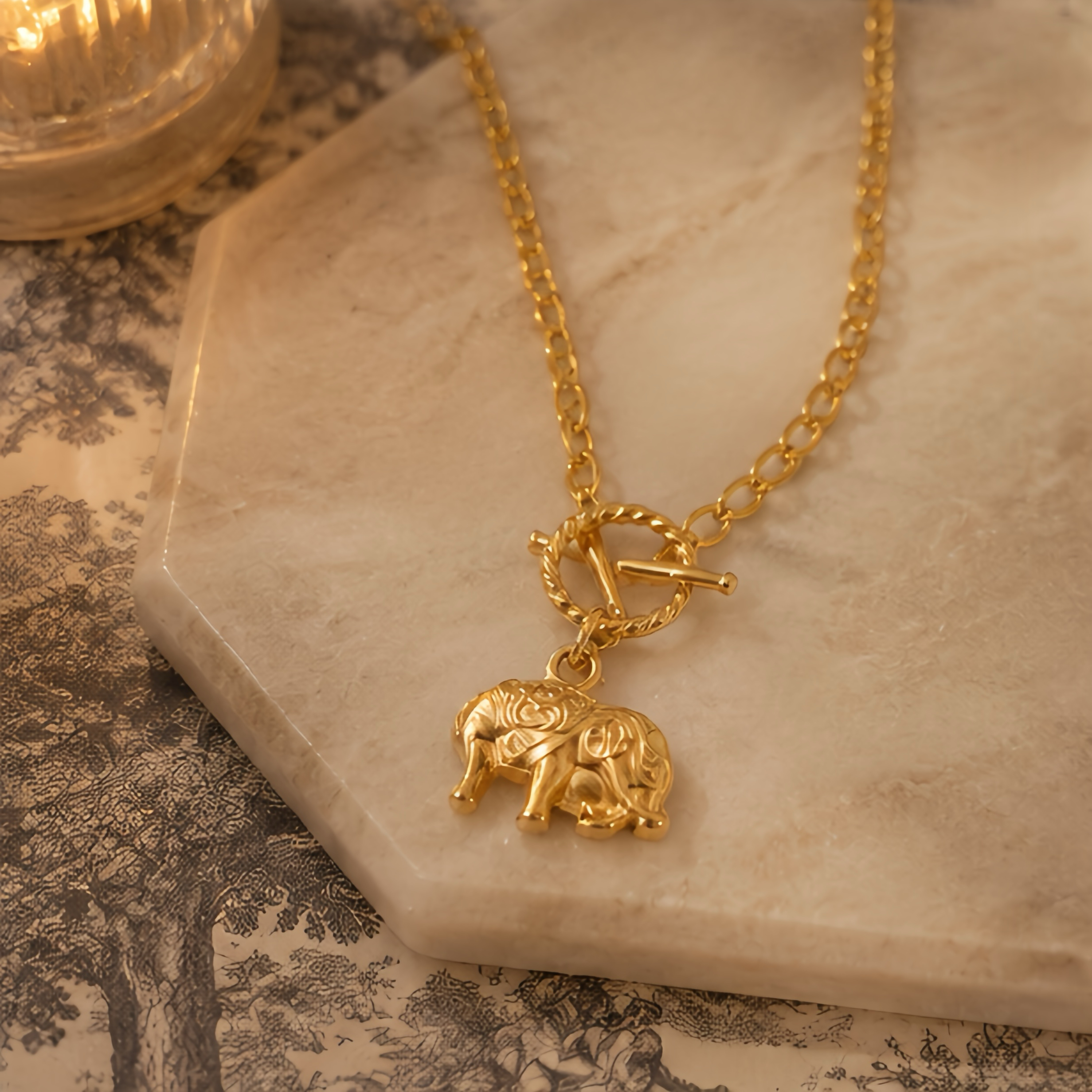 Three-dimensional auspicious image pendant, twisted ring OT buckle, thick chain collarbone chain, simple and elegant, street retro style, niche and individual trendy neck accessory Specification image
