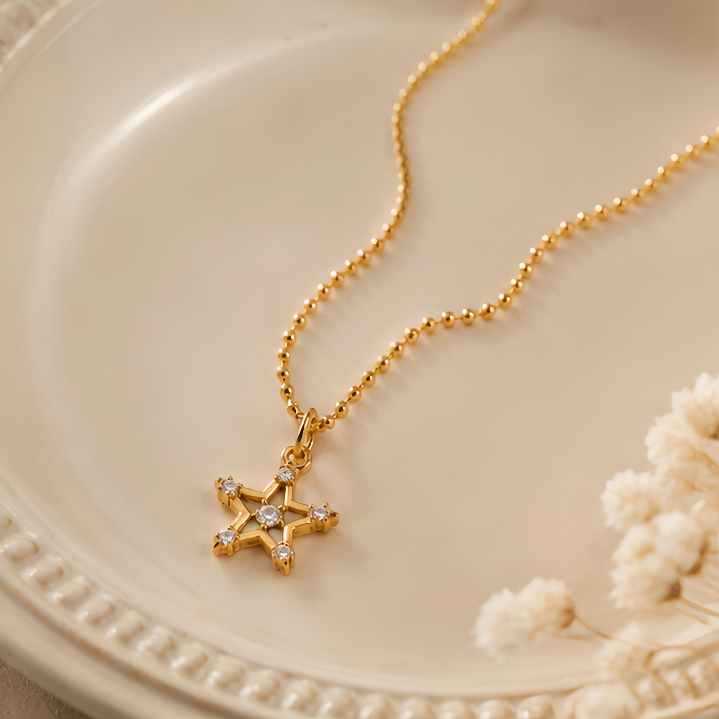 French-style hollowed-out hexagonal star-studded stainless steel round bead necklace, long-lasting color retention, niche collarbone chain, simple and light luxury, versatile for daily layering, high-end ladies' jewelry full image