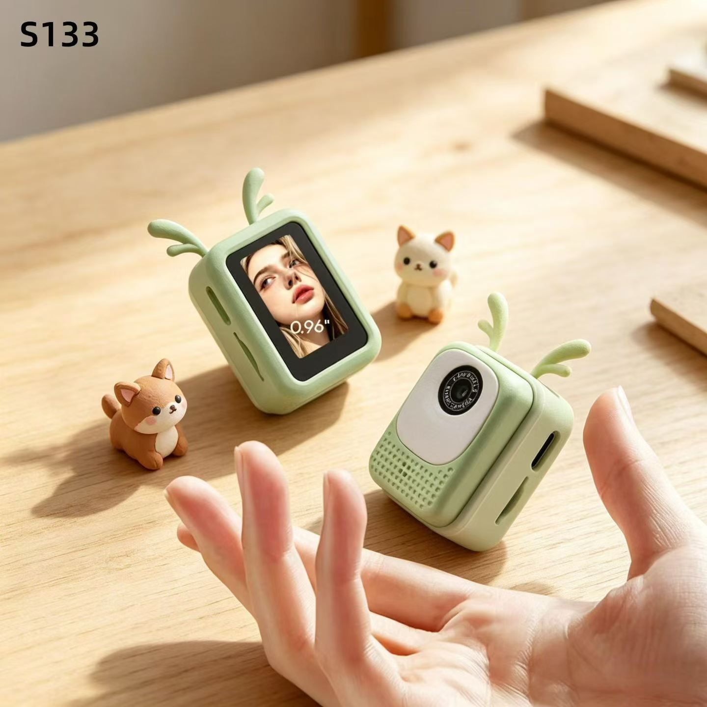 Mini camera, high-definition neck-hanging camera, capable of both shooting and video, student backpack decoration, thumb camera Item Picture