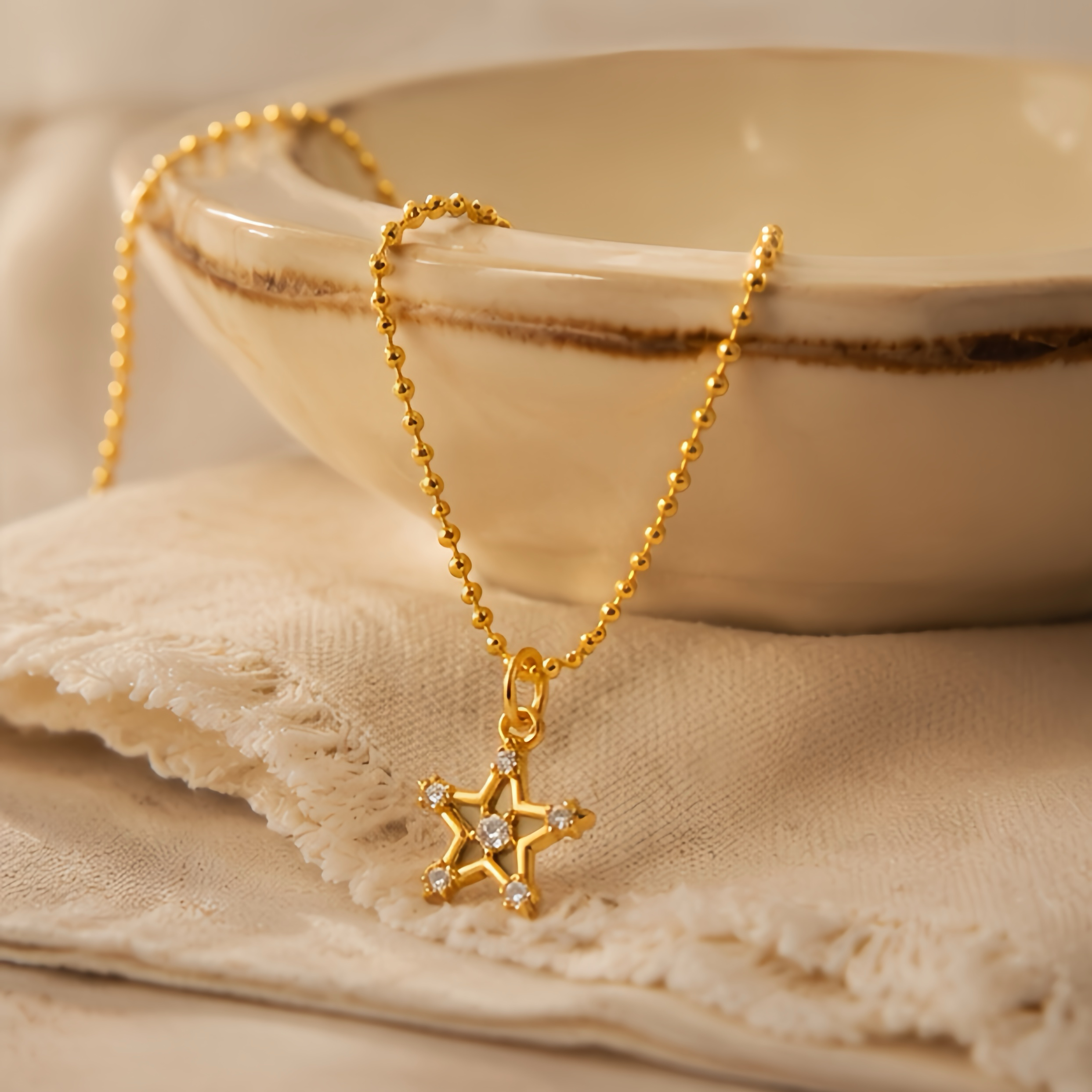 French-style hollowed-out hexagonal star-studded stainless steel round bead necklace, long-lasting color retention, niche collarbone chain, simple and light luxury, versatile for daily layering, high-end ladies' jewelry details Picture