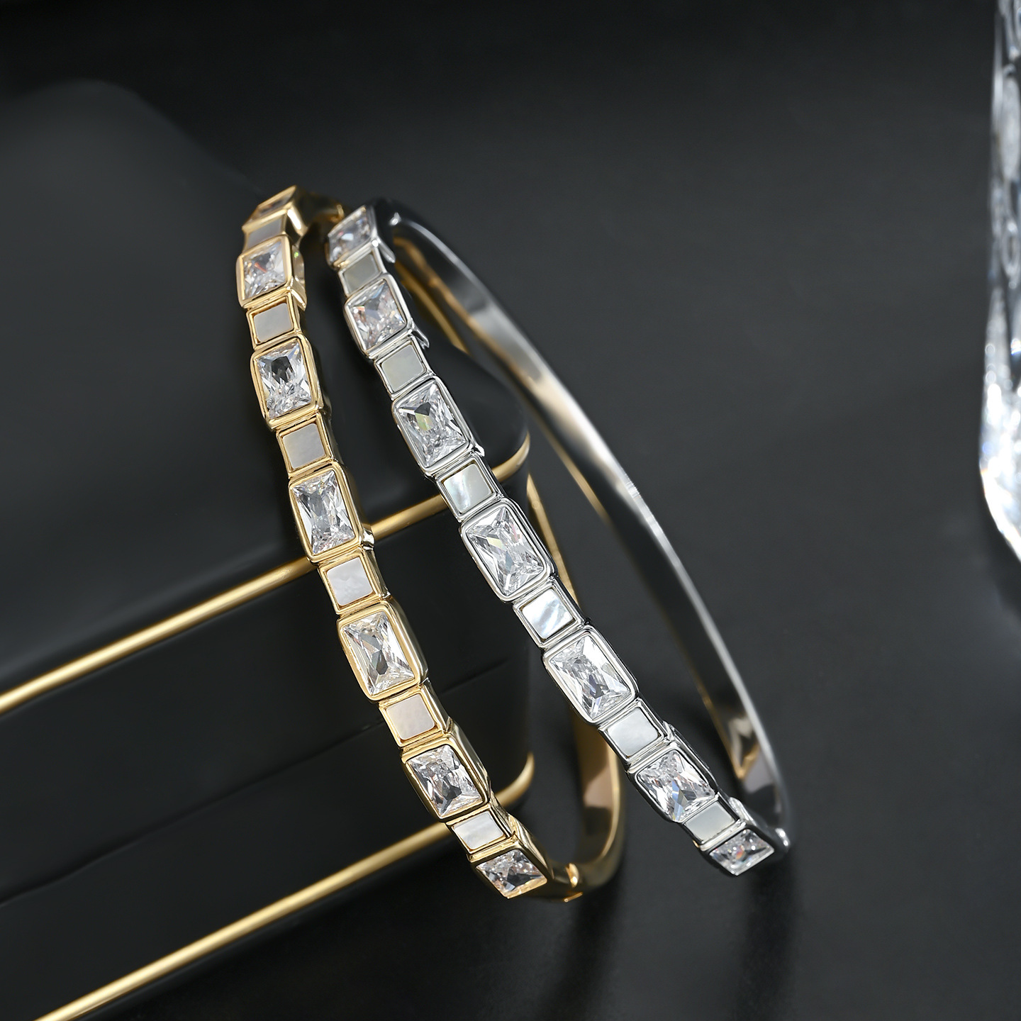 Genuine gold electroplated, fashionable, niche, individual, simple geometric square, high-end design, versatile for daily use