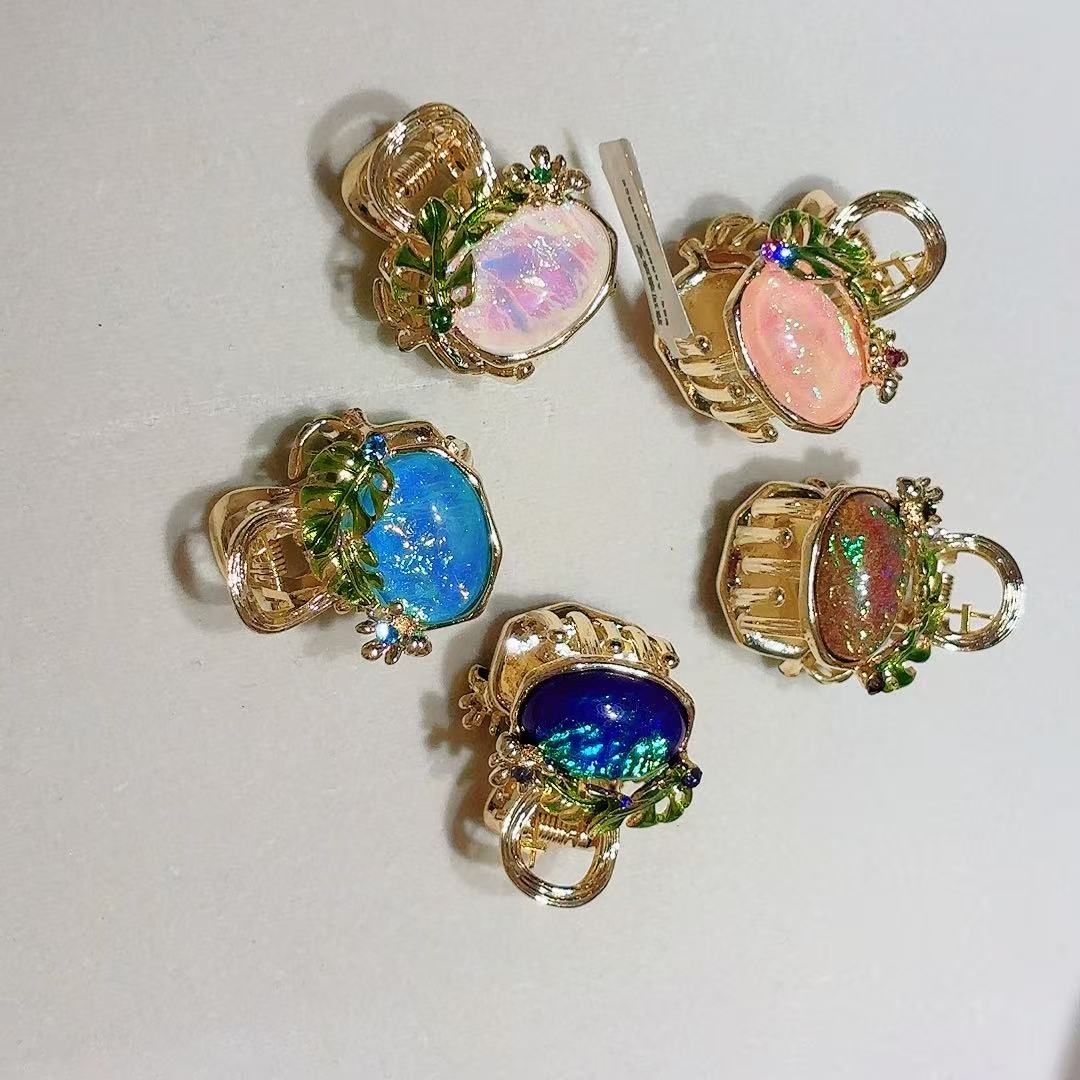 Colorful gemstone shark clip hair accessory grab clip fashionable hair clip accessory Item Picture