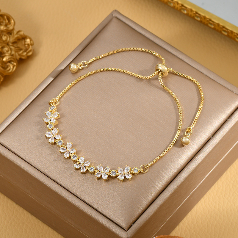 A popular and versatile bracelet with a unique floral design and a high-end feel, suitable for daily use details Picture