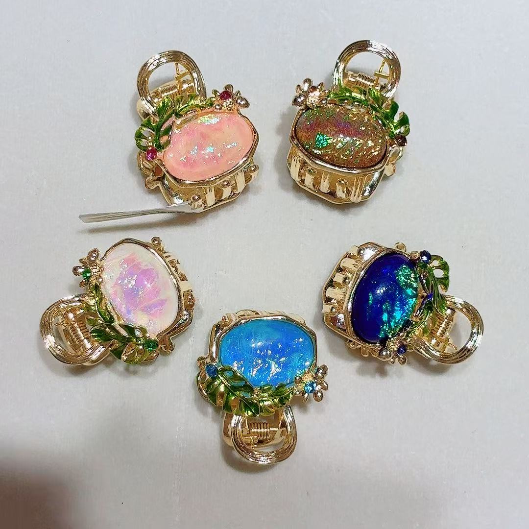 Colorful gemstone shark clip hair accessory grab clip fashionable hair clip accessory Specification image