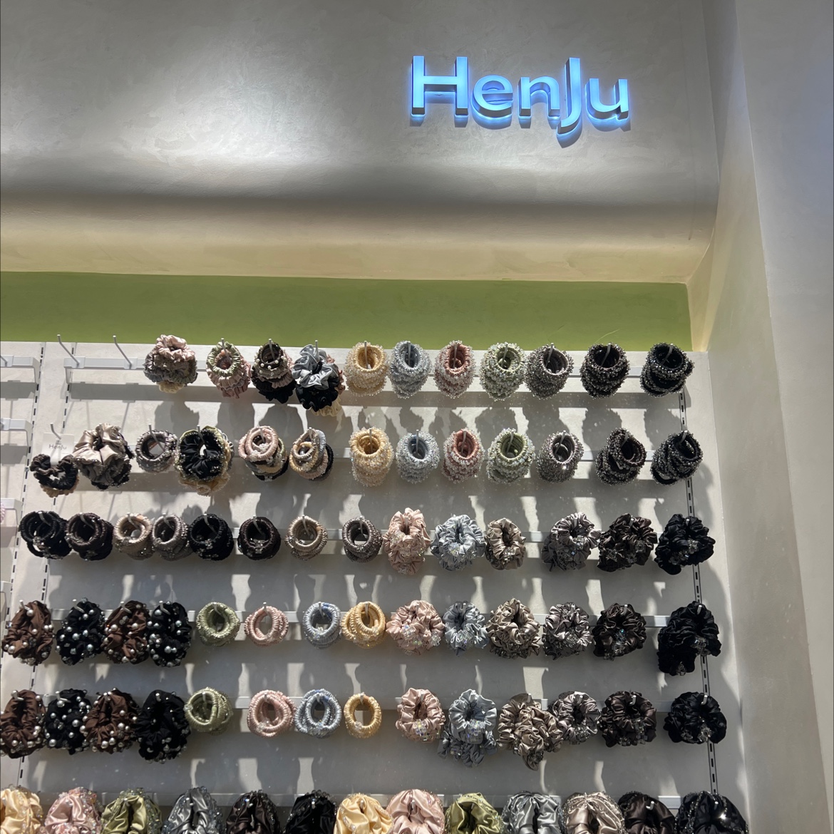 H en ju accessories describe pic - 2