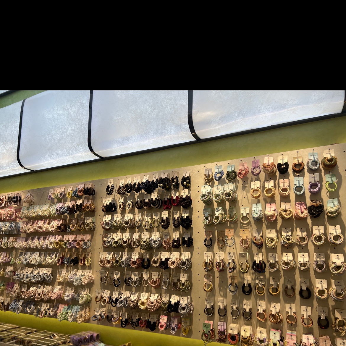 H en ju accessories describe pic - 1