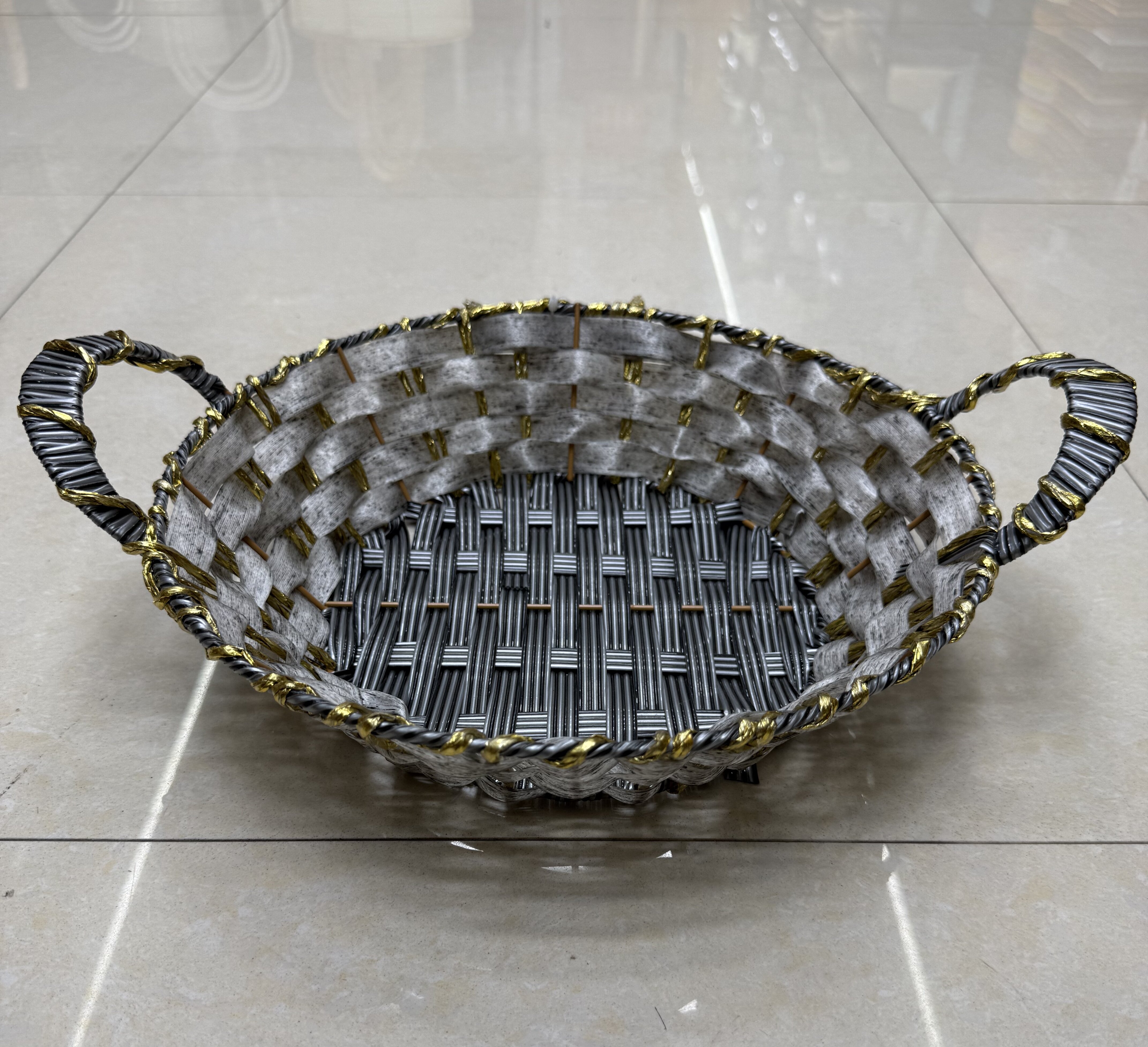 Grayish-black rubber rectangular lugs storage basin, fruit and snack basket, bread basket, toy storage basket, supermarket gift packaging basket, souvenir packaging basket, kitchen sauce storage basket, vegetable storage basket, tissue storage basket, cosmetics basket Specification image