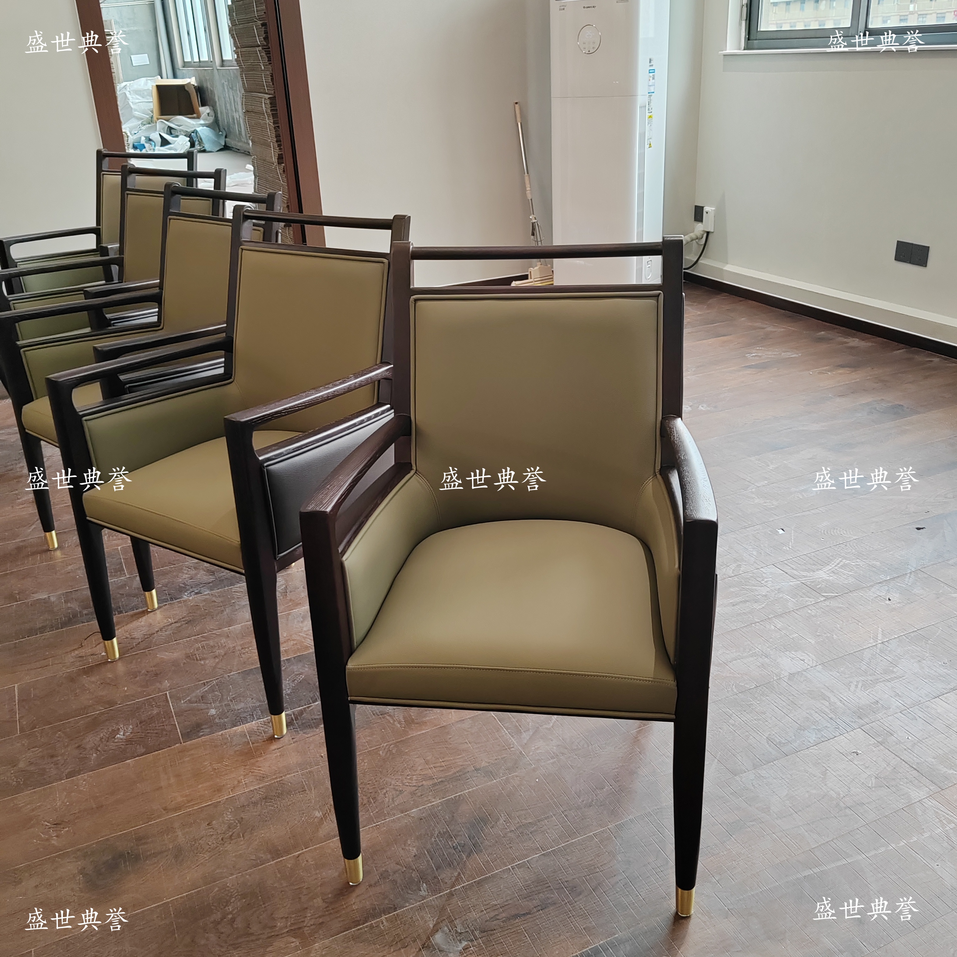 Electric dining tables and chairs for the internal club of Wuxi company, solid wood dining chairs for hotel business reception, and solid wood chairs for villa household use Electric dining tables and chairs for the internal club of Wuxi company, solid wood dining chairs for hotel business reception, and solid wood chairs for villa household use